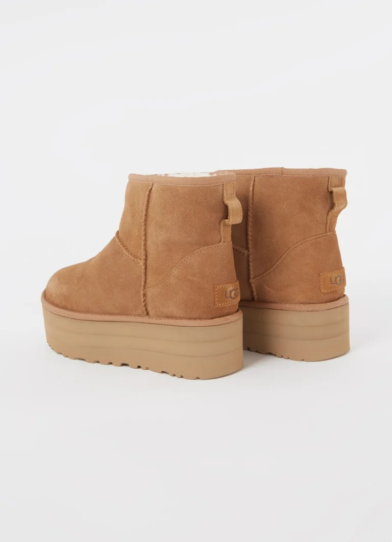 Platformă UGG Classic Mini în față