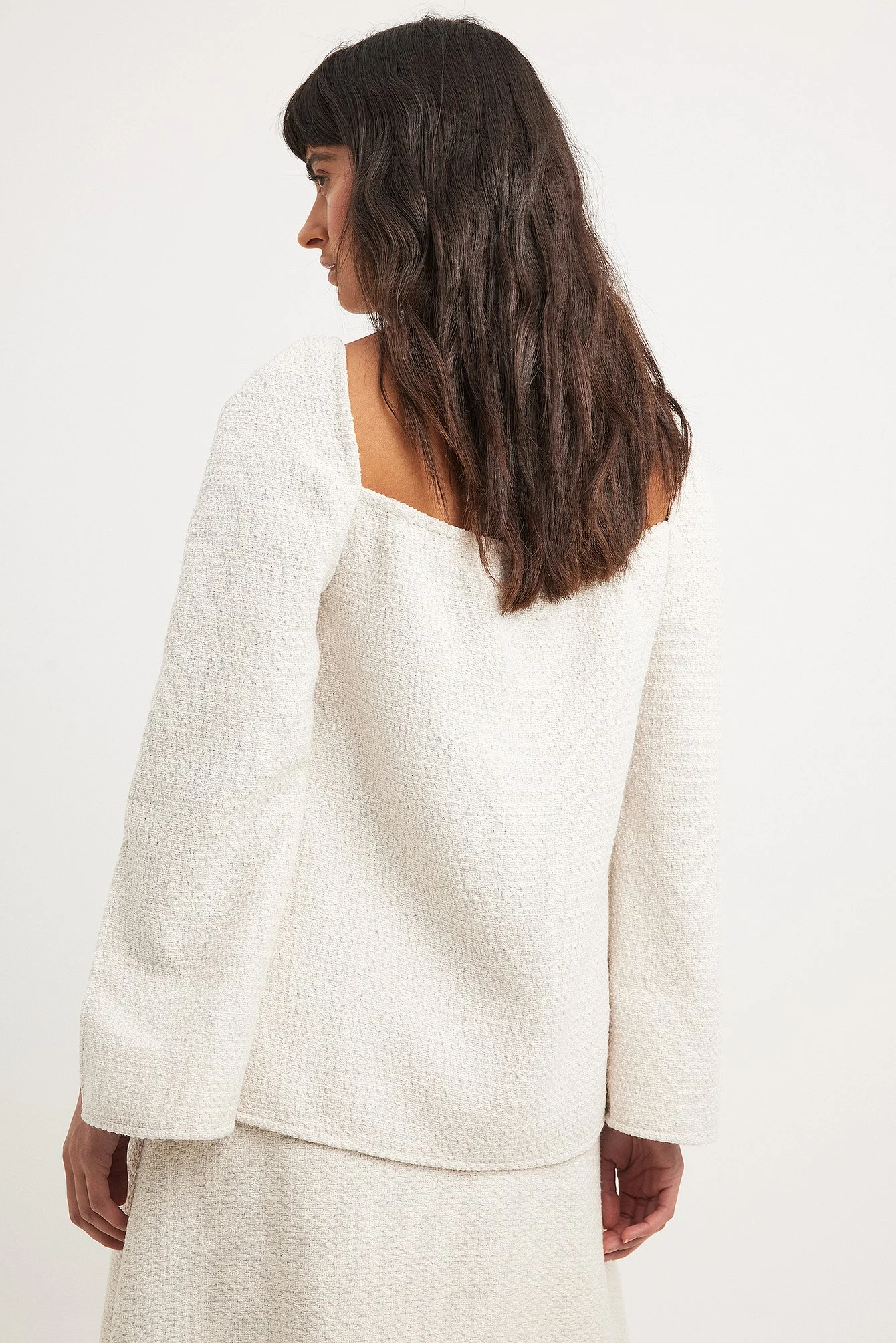 Strukturierte schulterfreie Bluse mit Schlitz