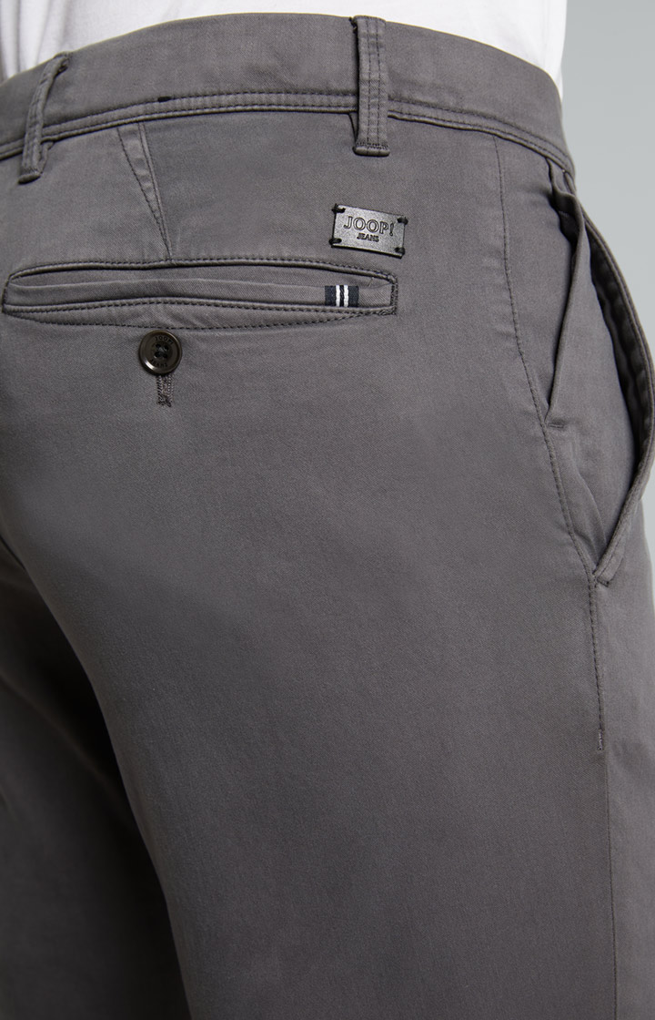 Chino Matthew in Grau