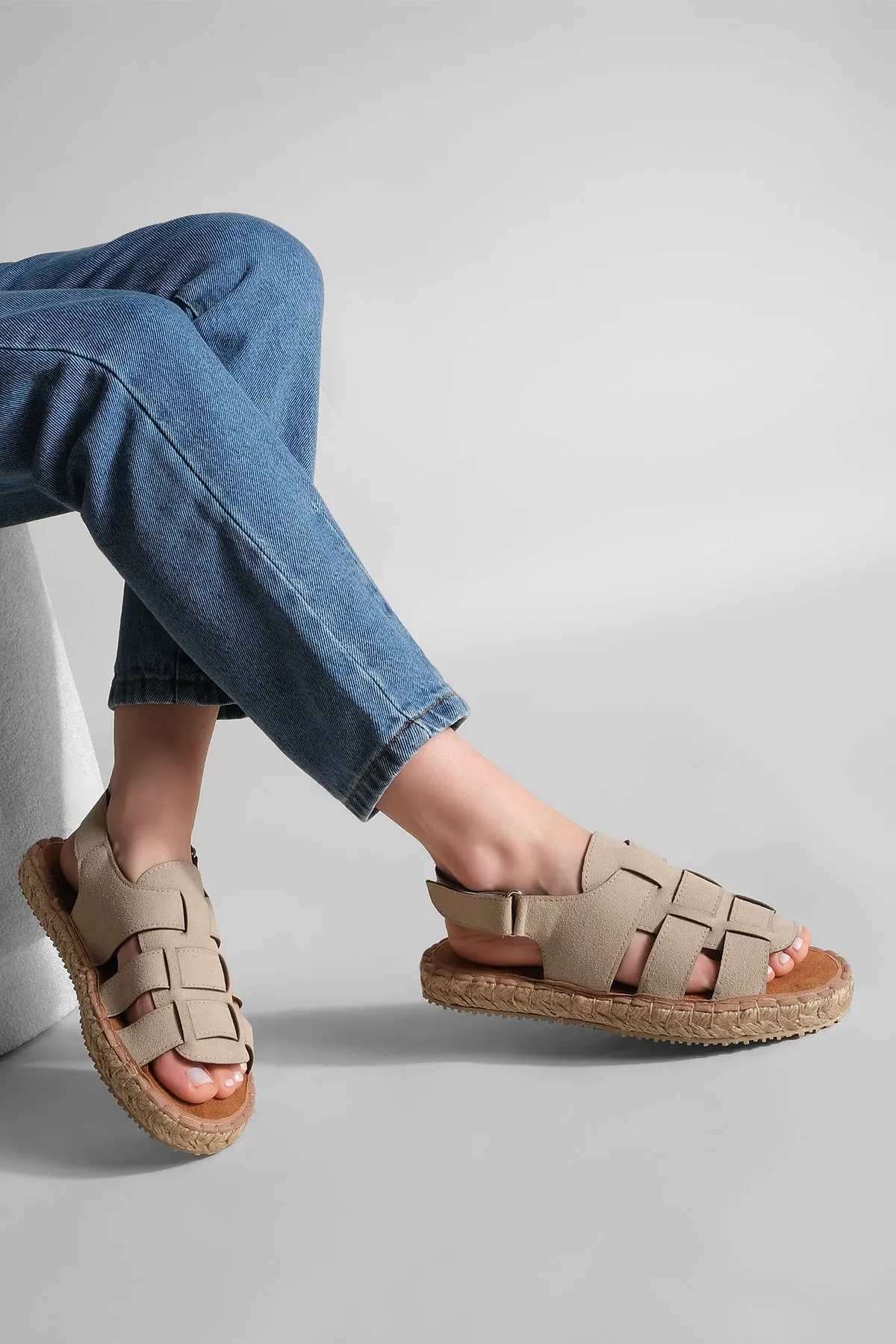 Marjin  Damen Alltagssandalen Strohsohle Klettverschluss Kunle Beige