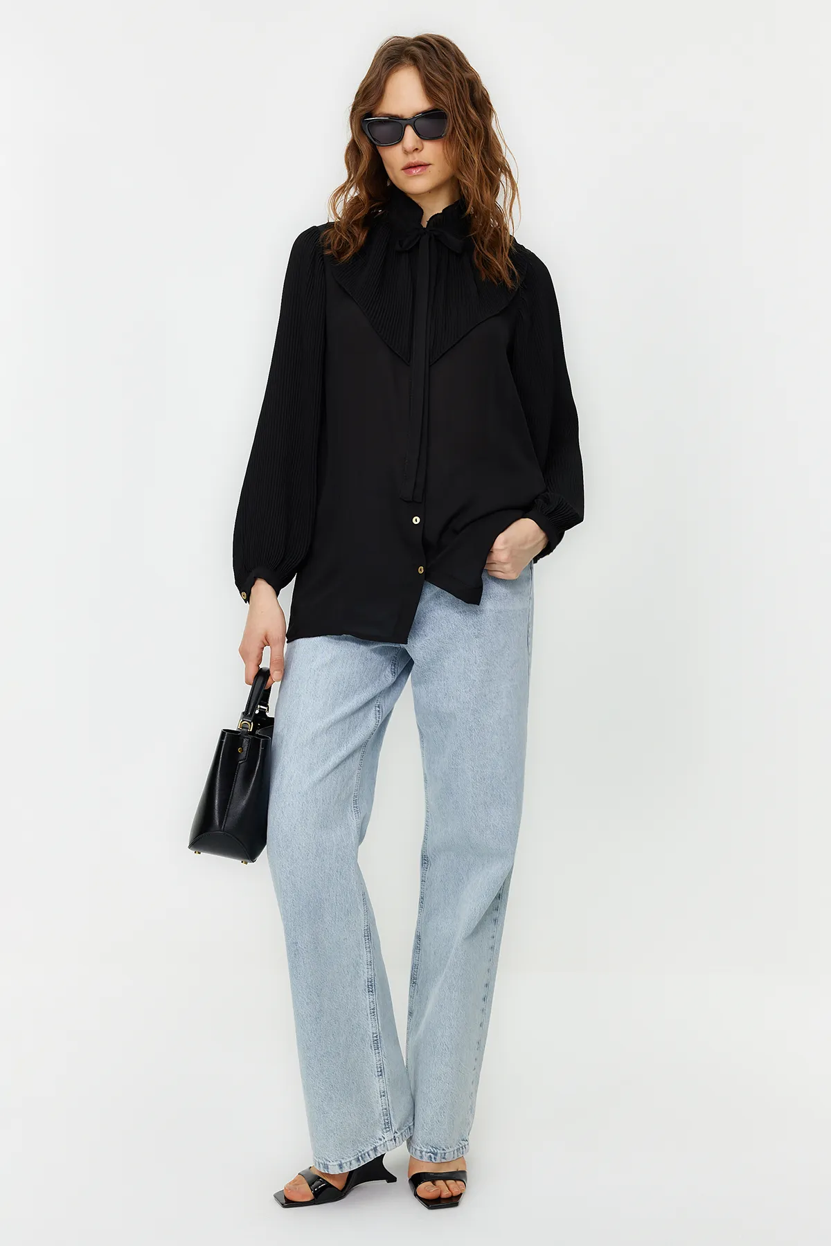 Trendyol Modest  Schwarzes, gewebtes Chiffon-Hemd mit Rüschen TCTSS24TG00014