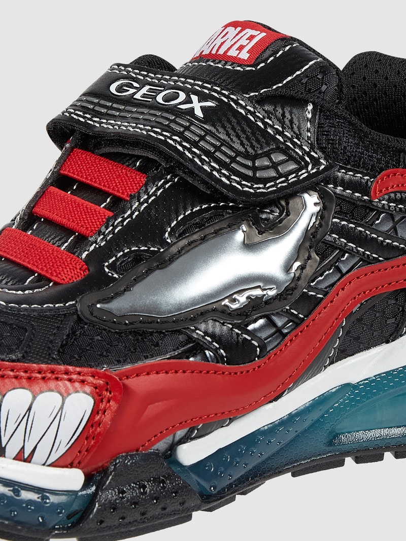 Sneaker mit Klettverschluss Modell 'Bayonyc' in schwarz