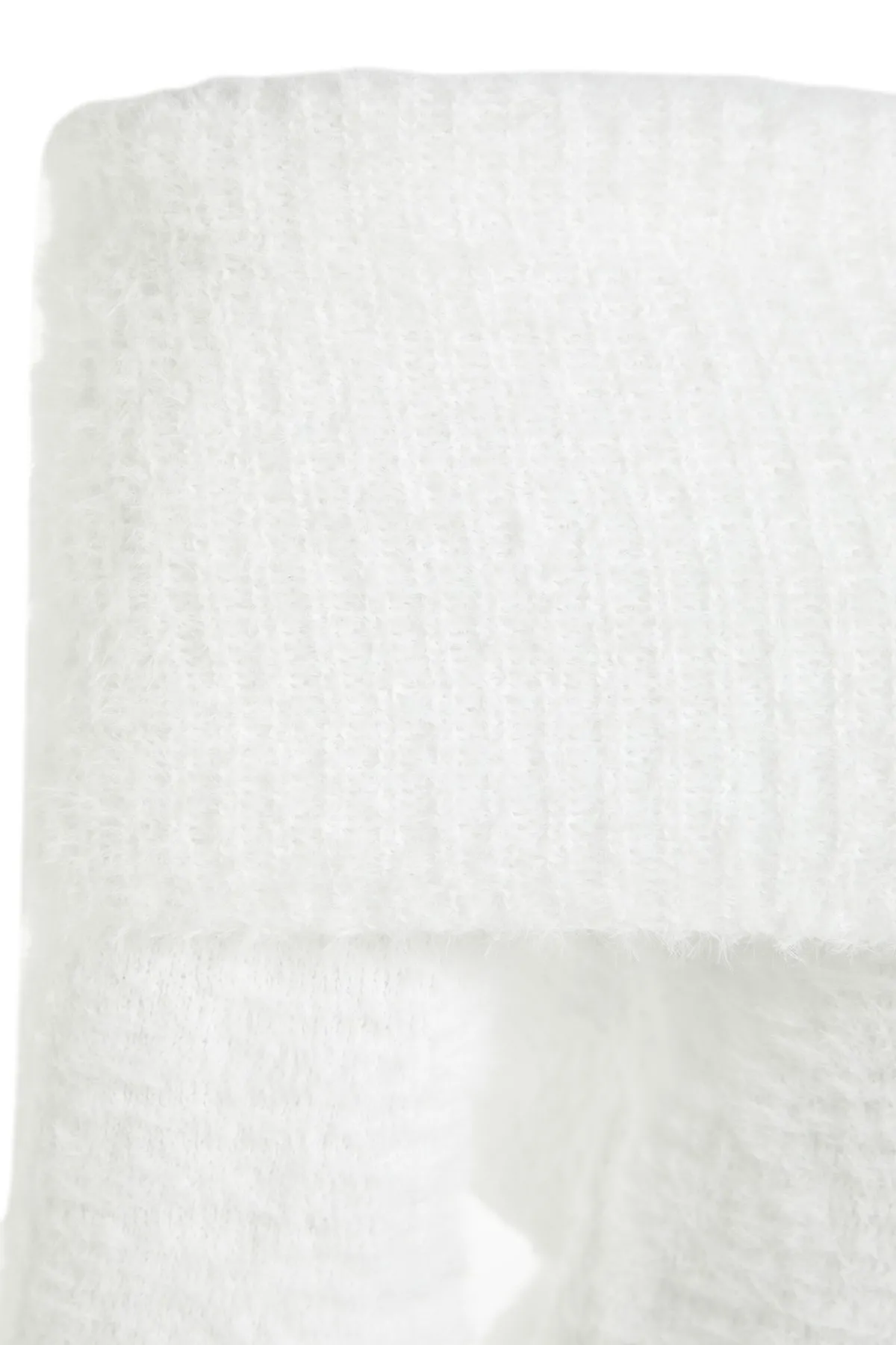 Trendyol Collection  Ecrufarbener Strickpullover mit Degaje-Kragen, Feder-/Bartfaden-Muster TWOAW24KZ00121