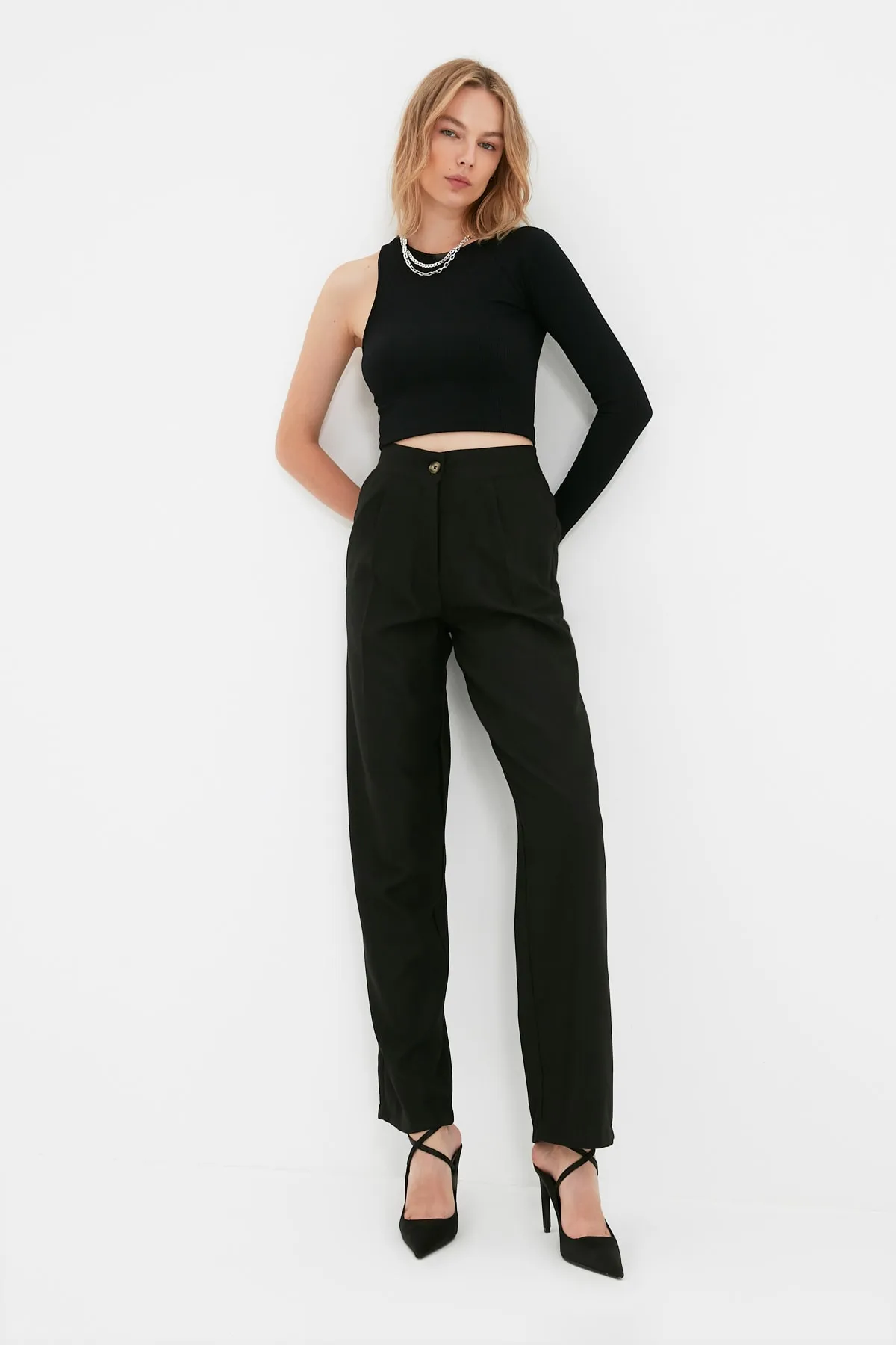 Trendyol Collection  Schwarze, gerade geschnittene Webhose TWOAW22PL0321
