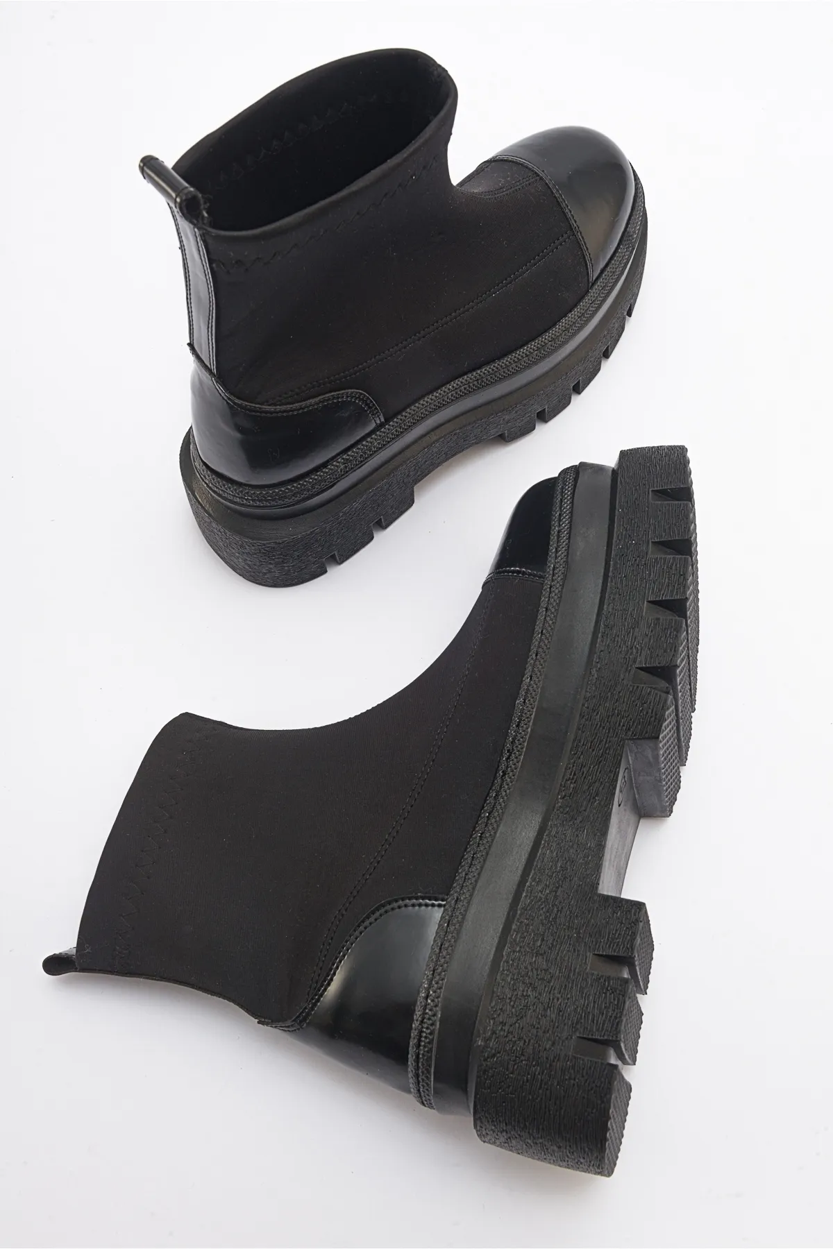 LuviShoes  AVES Schwarze Scuba-Damenstiefel mit dicker Sohle