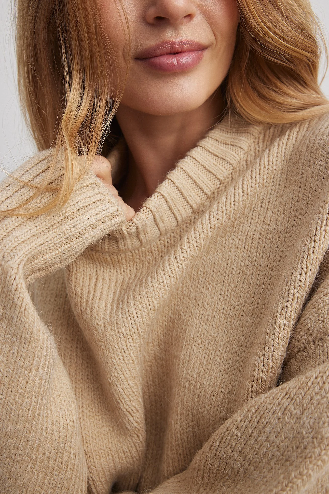 Rundhalsausschnitt Strickpullover