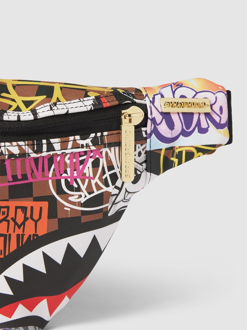 Bauchtasche mit Allover-Print Modell 'TAGGED UP' in mittelbraun