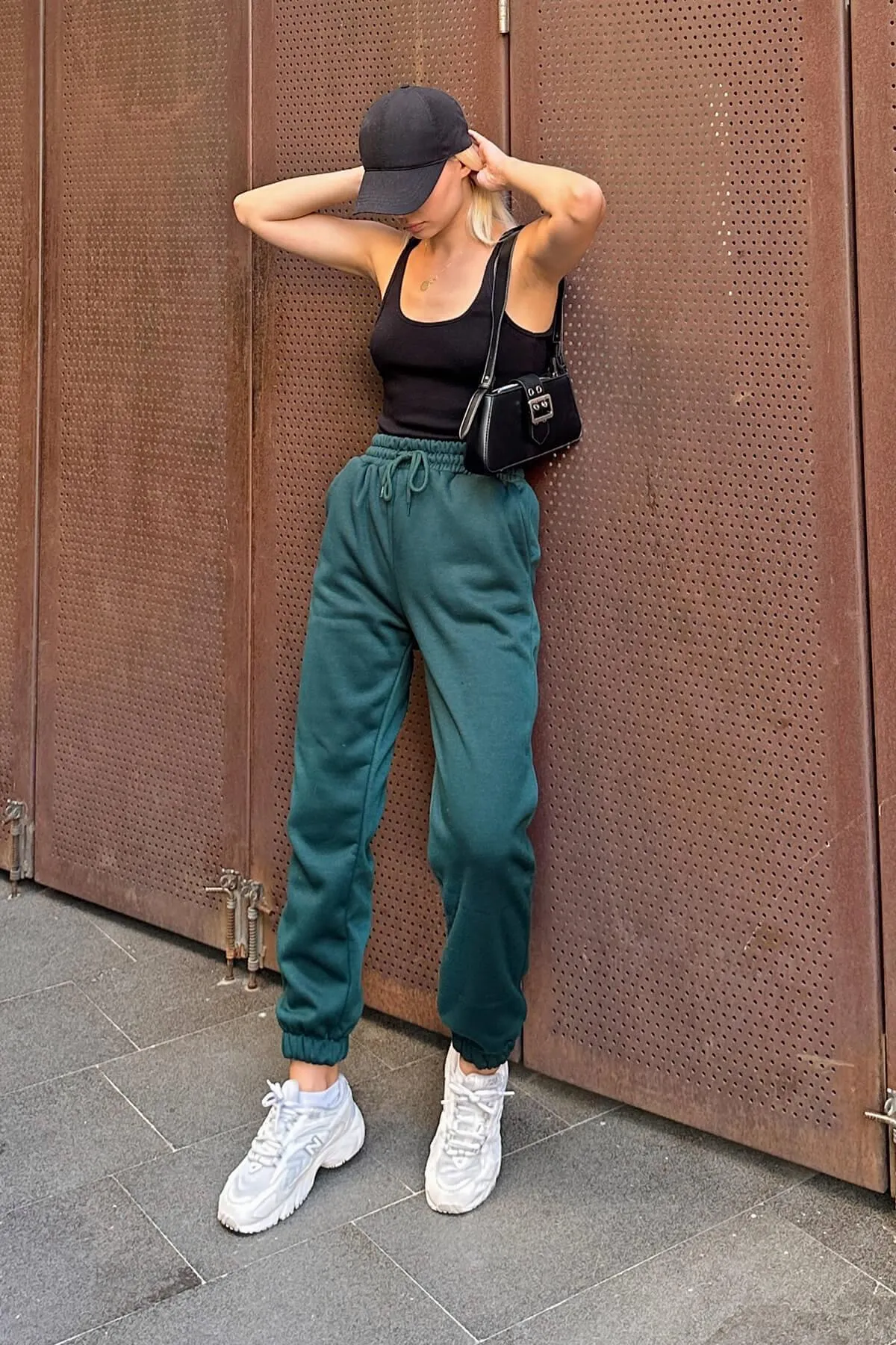 Swist  Smaragdgrüne Damen-Jogginghose mit hoher Taille und elastischem Bund innen