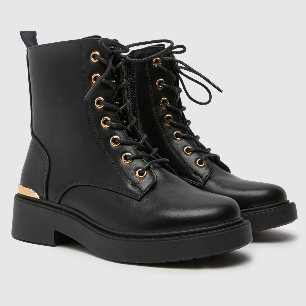 Schuh – Svarta Cassidy-stövlar med bred passform och snörning