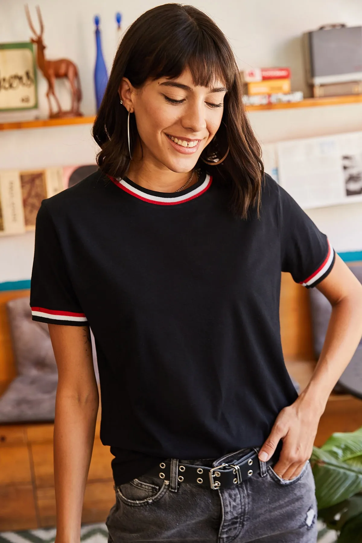 Olalook  Schwarzes Damen-T-Shirt mit Ärmeln und Kragen TSH-19000562