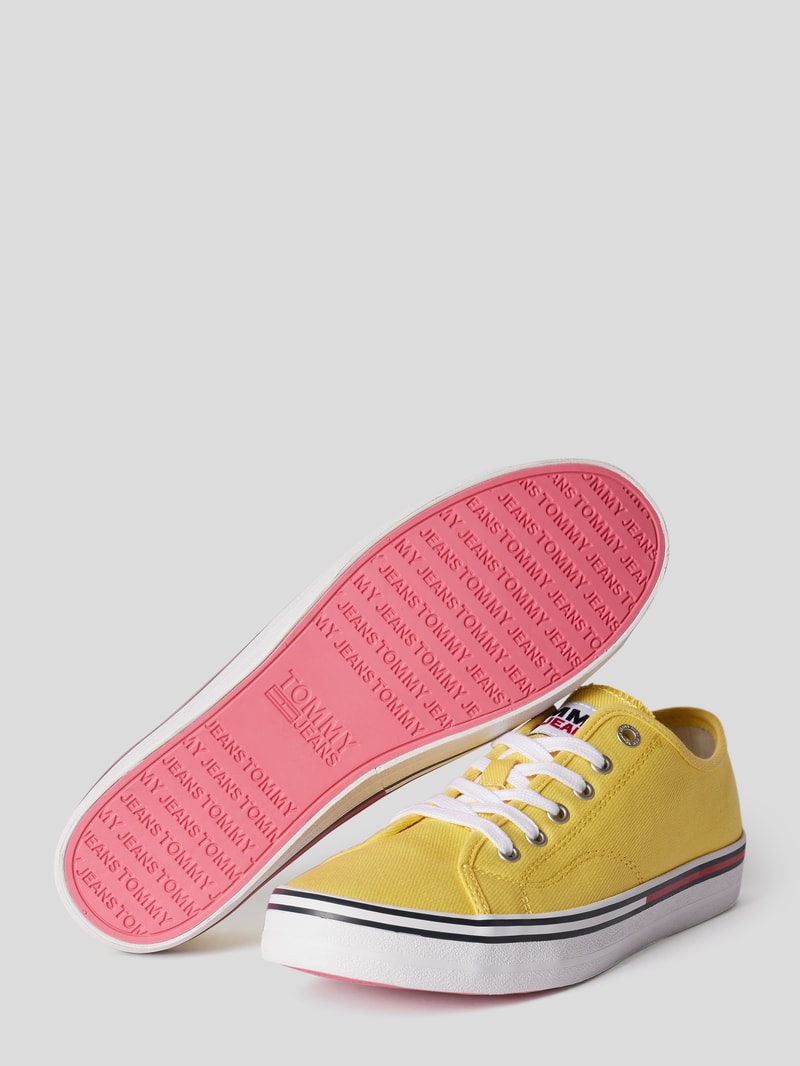 Sneaker mit Logo-Detail in hellgelb