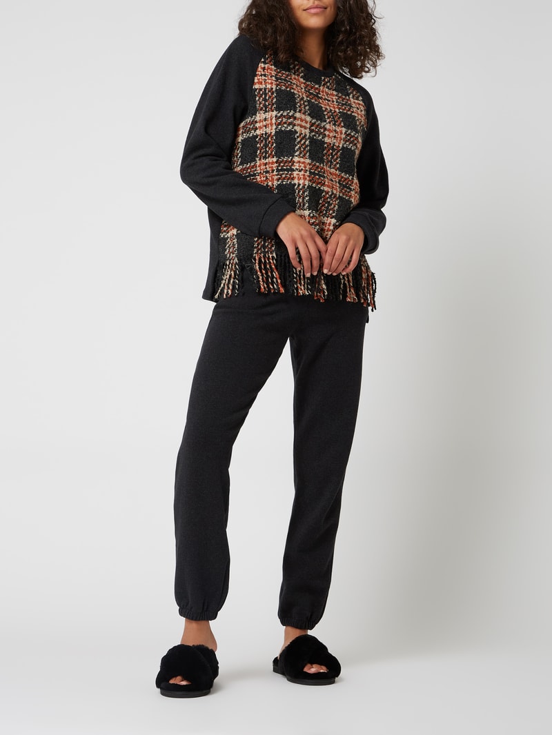 Pyjama mit Kontrastbesatz aus Bouclé in schwarz