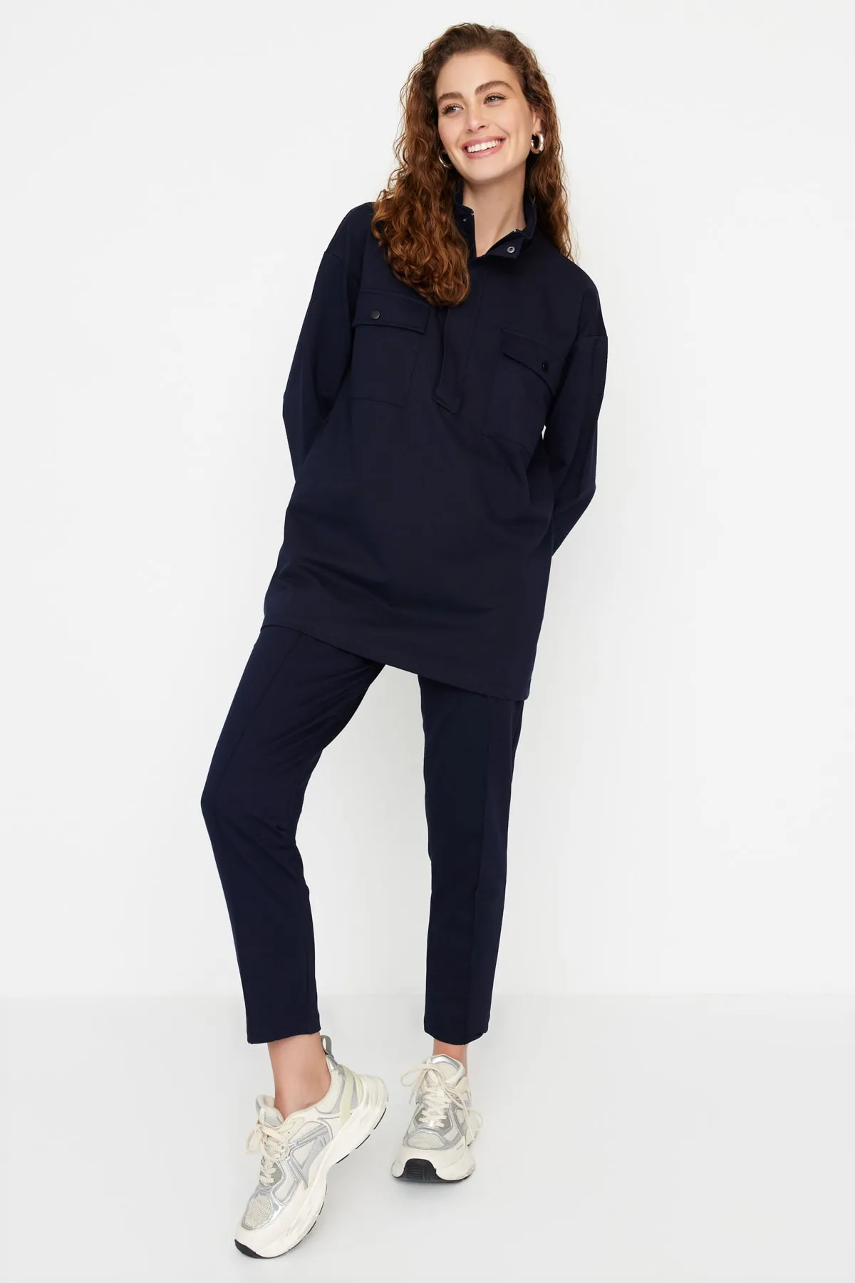 Trendyol Modest  Marineblaues Strick-Trainingsanzug-Set mit Taschendetails TCTAW23EN00032