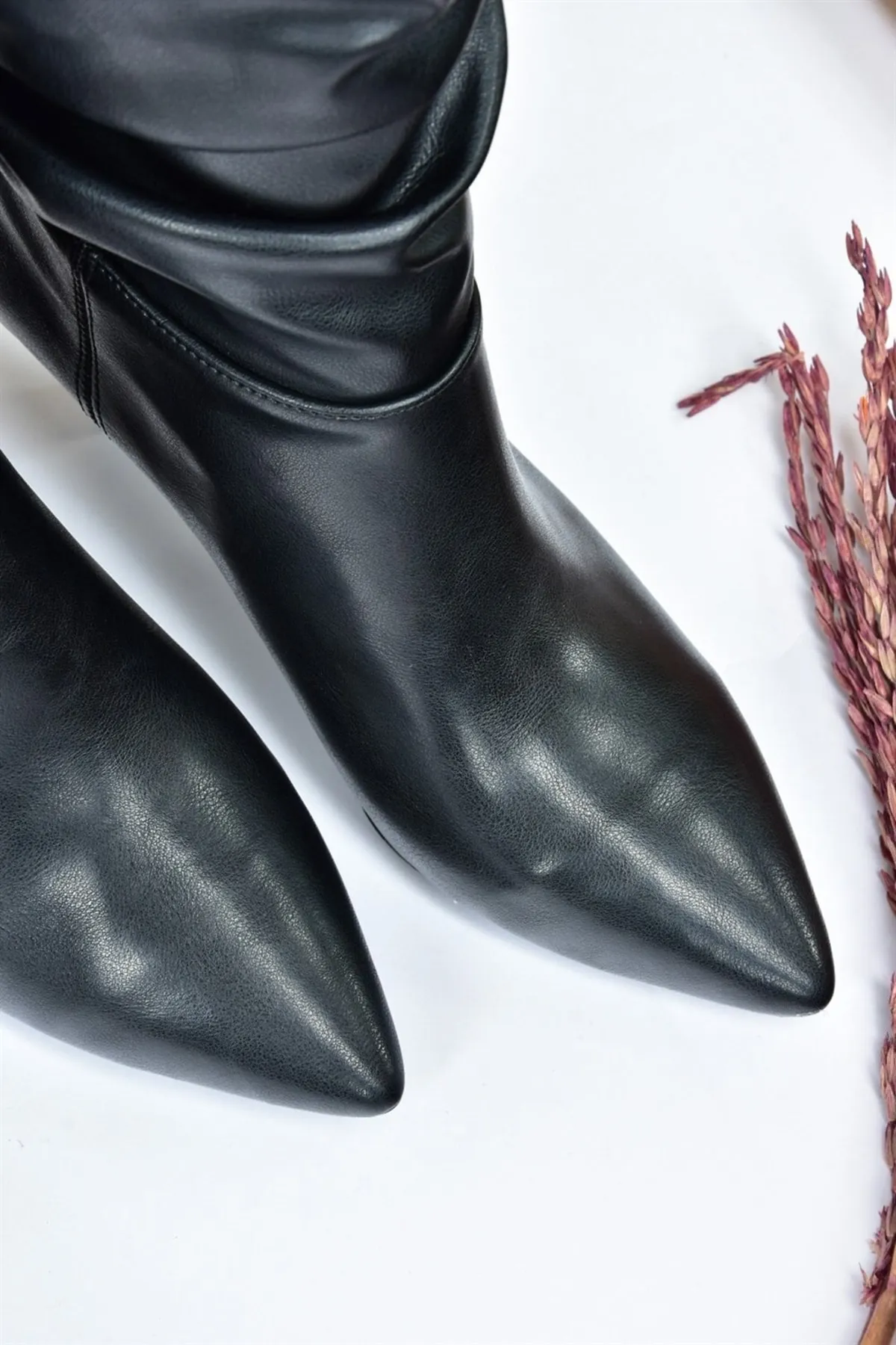 Fox Shoes  Schwarze Damenstiefel mit kurzem Absatz und Kordelzug, L404810609