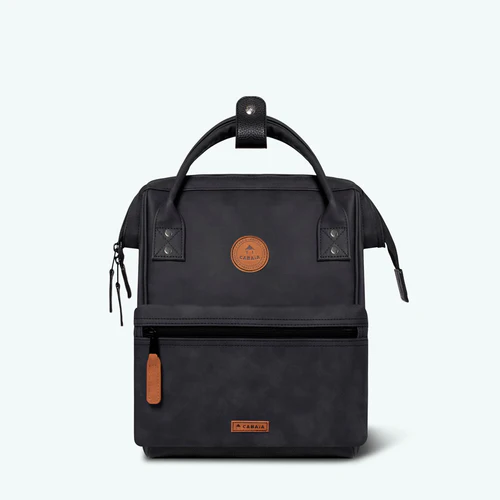 Perret black medium front pocket