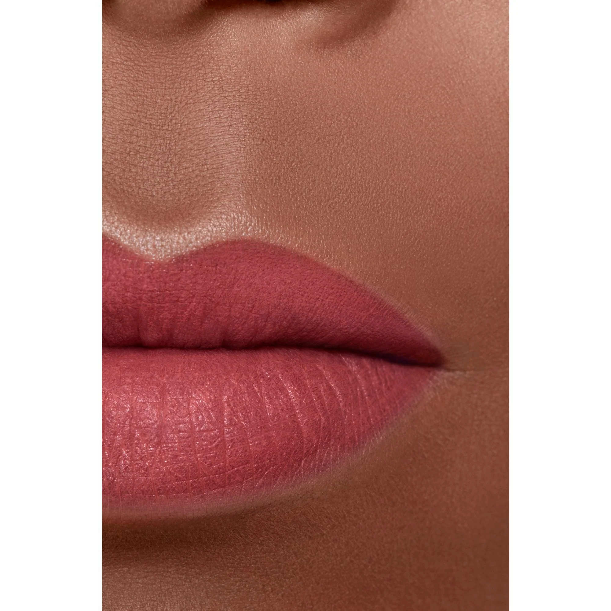 ROUGE ALLURE VELVET - EL LABIAL LUMINOSO Y TERCIOPELOSO