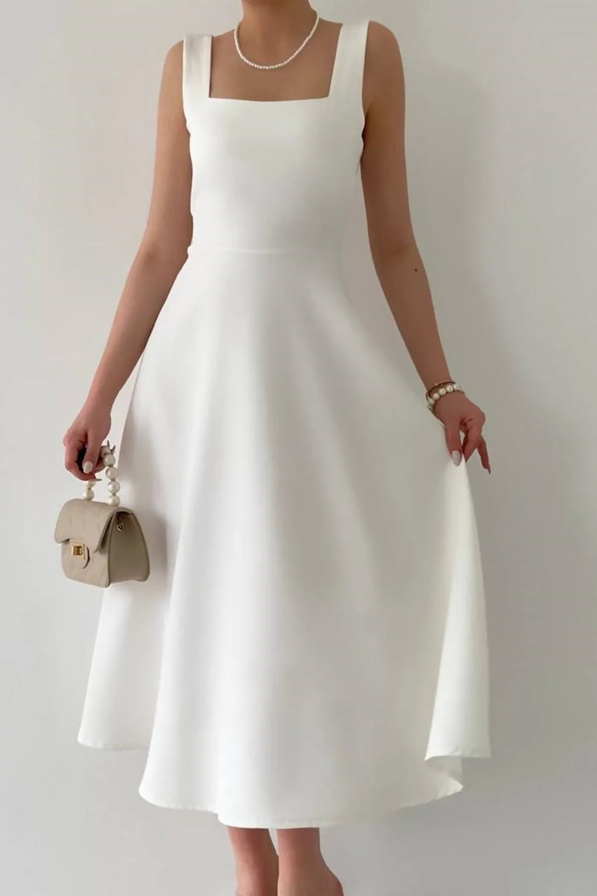 vuvutasarım  Damen-Abendkleid mit quadratischem Kragen und dicken Trägern in Midi-Länge in Weiß 151