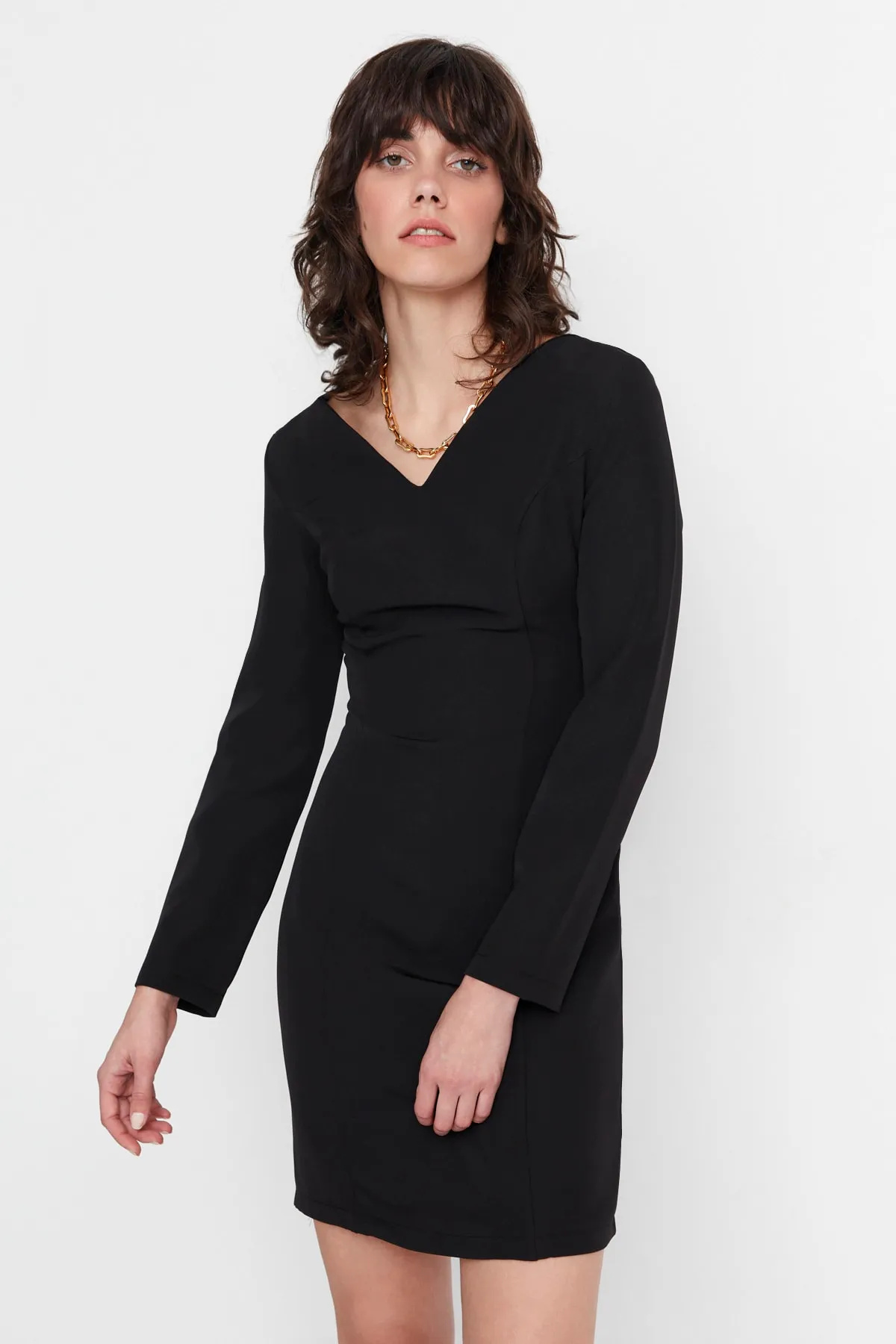 Trendyol Collection  Schwarzes, figurbetontes Minikleid aus Webstoff TWOAW23EL01499