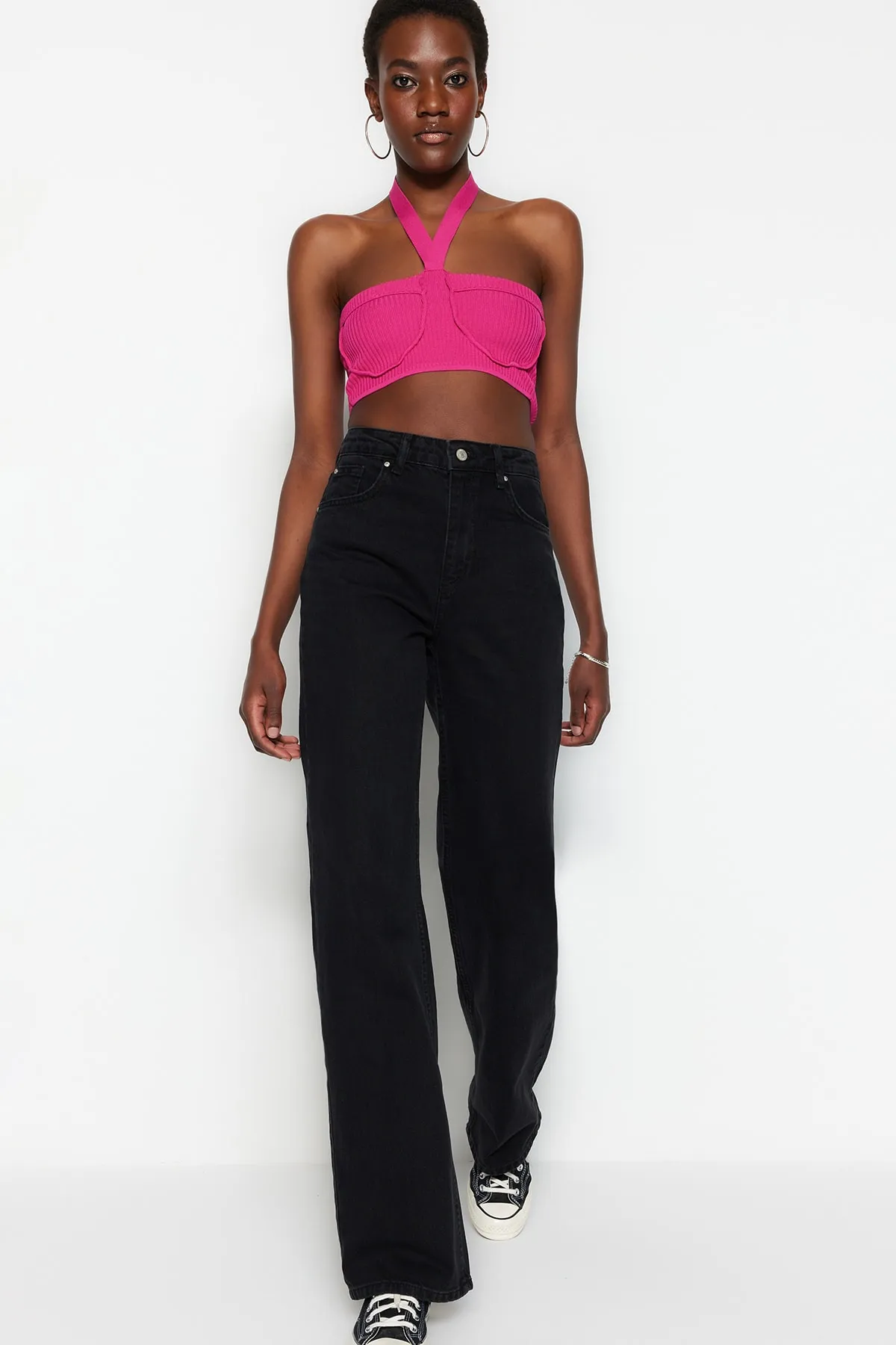 Trendyol Collection  Schwarze Jeans mit hoher Taille und weitem Bein TWOSS23JE00068