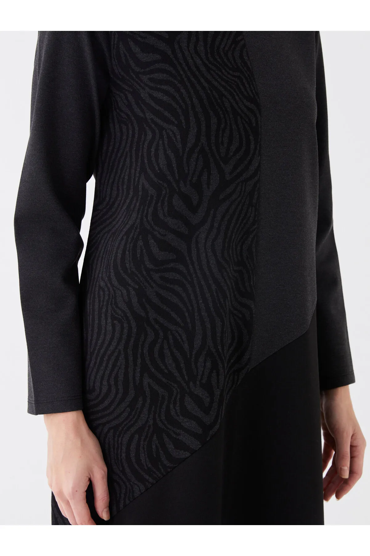 LC Waikiki  Langärmliges Damenkleid mit Rundhalsausschnitt und Farbblockdesign