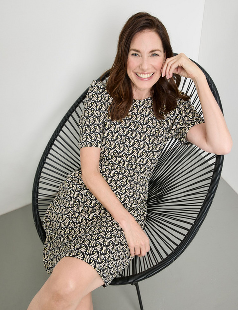 Gemustertes Jerseykleid mit Puffärmeln