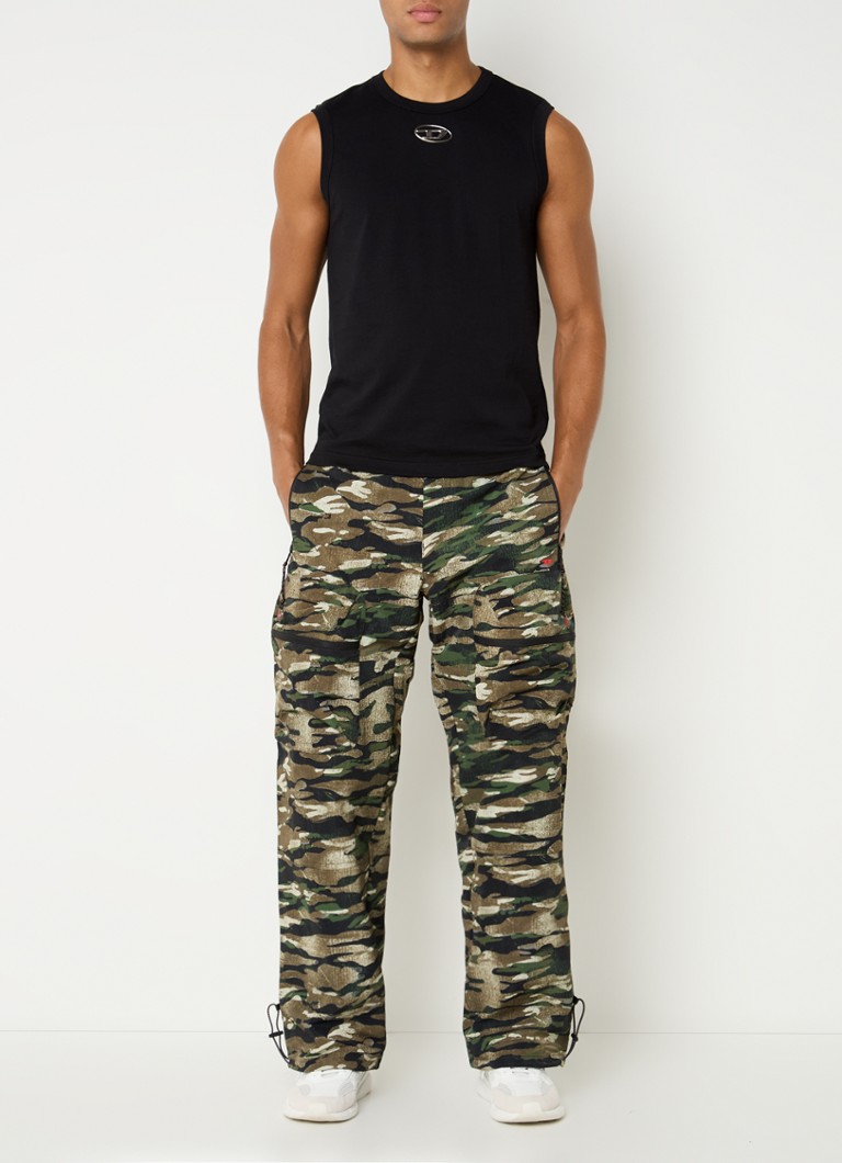 Pantaloni cargo cu imprimeu de camuflaj Diesel Ambrose WT23 cu picior lat