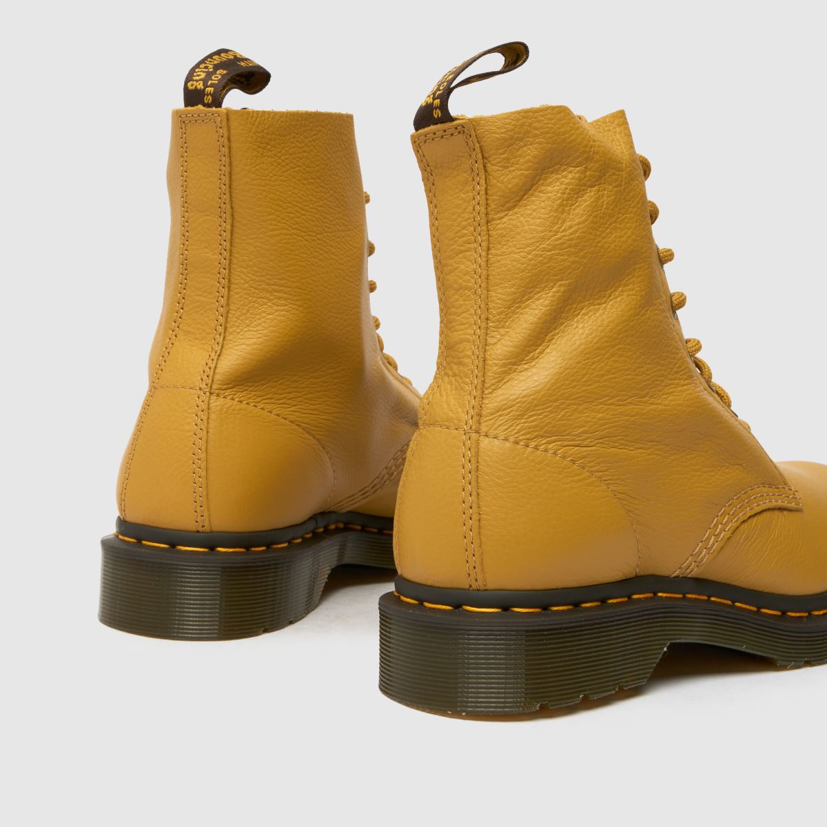 Dr. Martens 1460 Pascal csizma arany színben