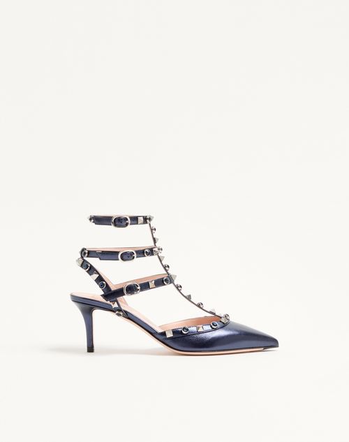 Rockstud pumps van gelamineerd nappaleer met een cabochon van 65 mm.