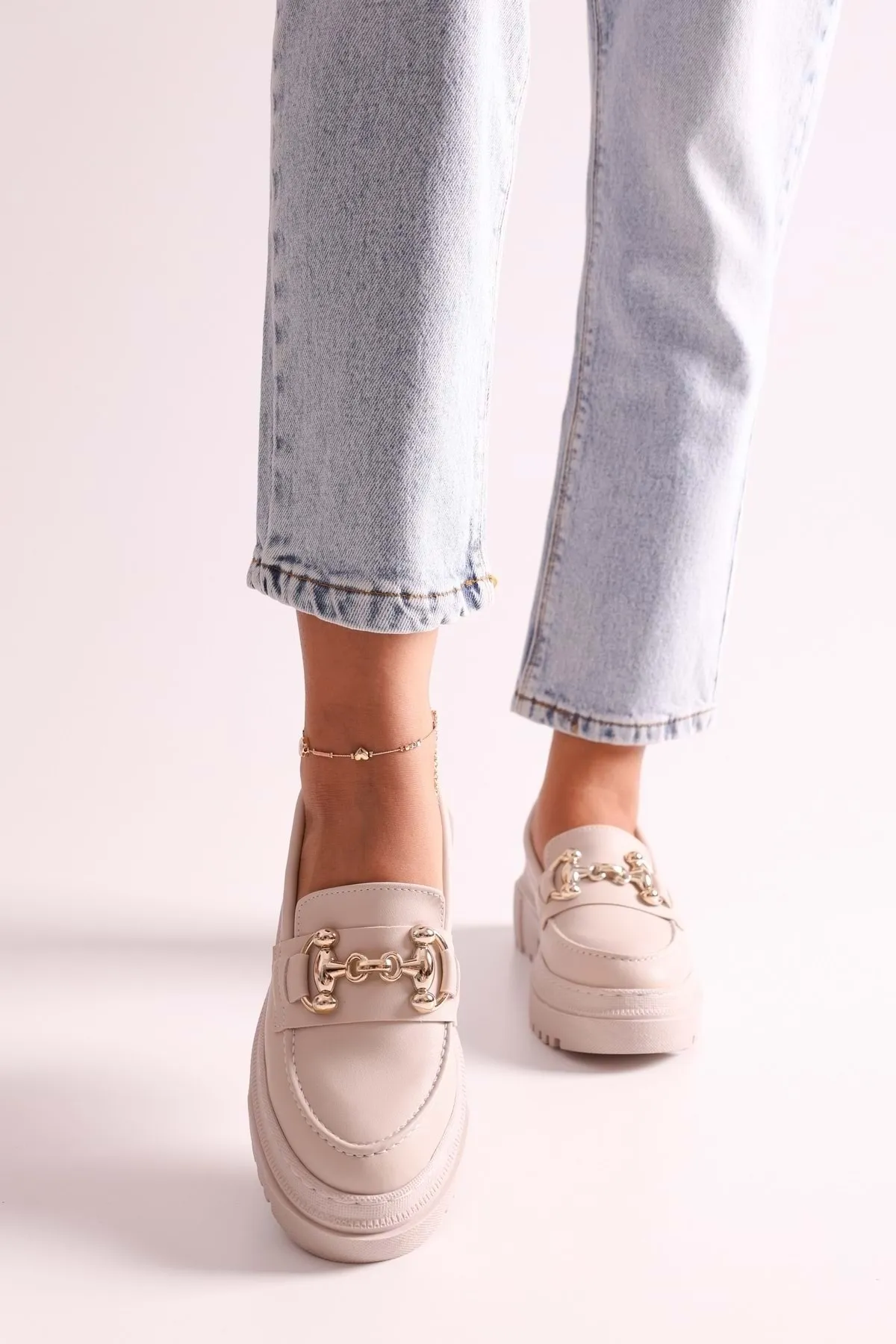 Shoeberry  Damen Rex Beige Skin Loafer mit dicker Sohle und Schnalle Beige Skin