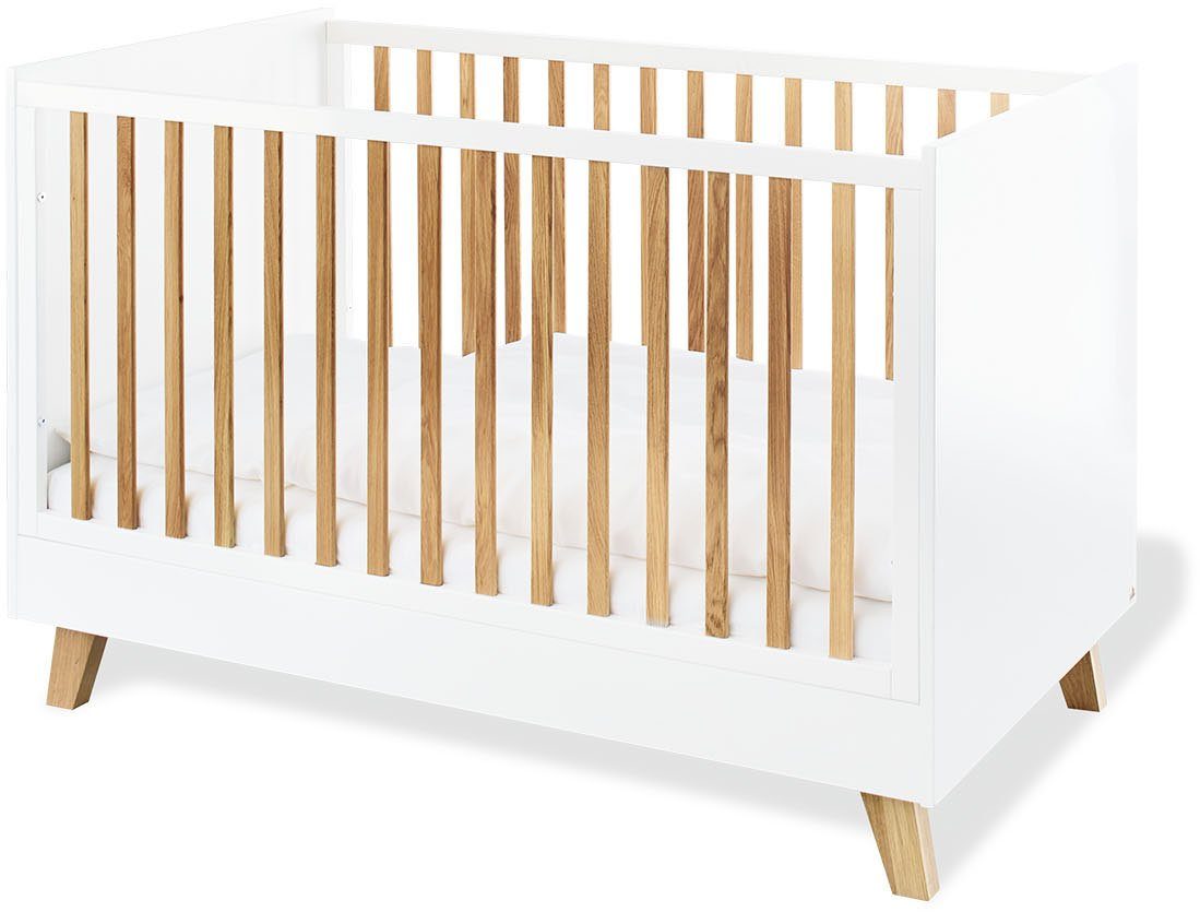 Pinolino® Babyzimmer-Komplettset Pan, (Set, 4-St., Kinderbett, Wickelkommode, Schrank, Wandregal), extrabreit; mit Kinderbett, Wickelkommode, Schrank und Wandregal