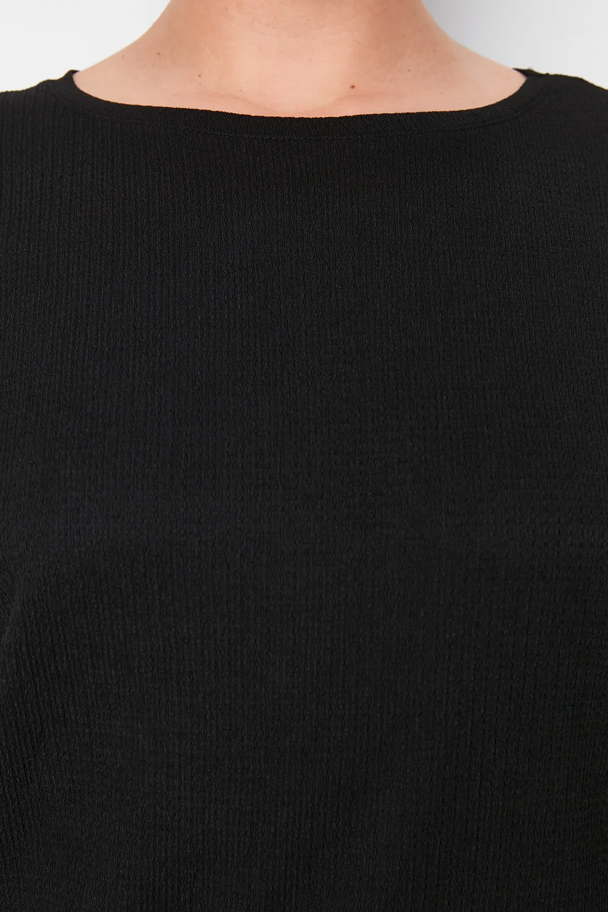 Trendyol Curve  Schwarzes T-Shirt-Hosen-Set aus gestricktem Oberteil und Unterteil TBBSS24CP00003