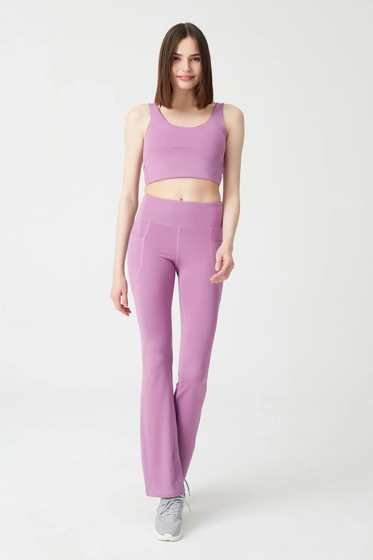 LOS OJOS  Lavendelfarbene, glättende Bootcut-Strumpfhose mit doppelter Tasche und ausgestelltem Bein für Damen mit hoher Taille