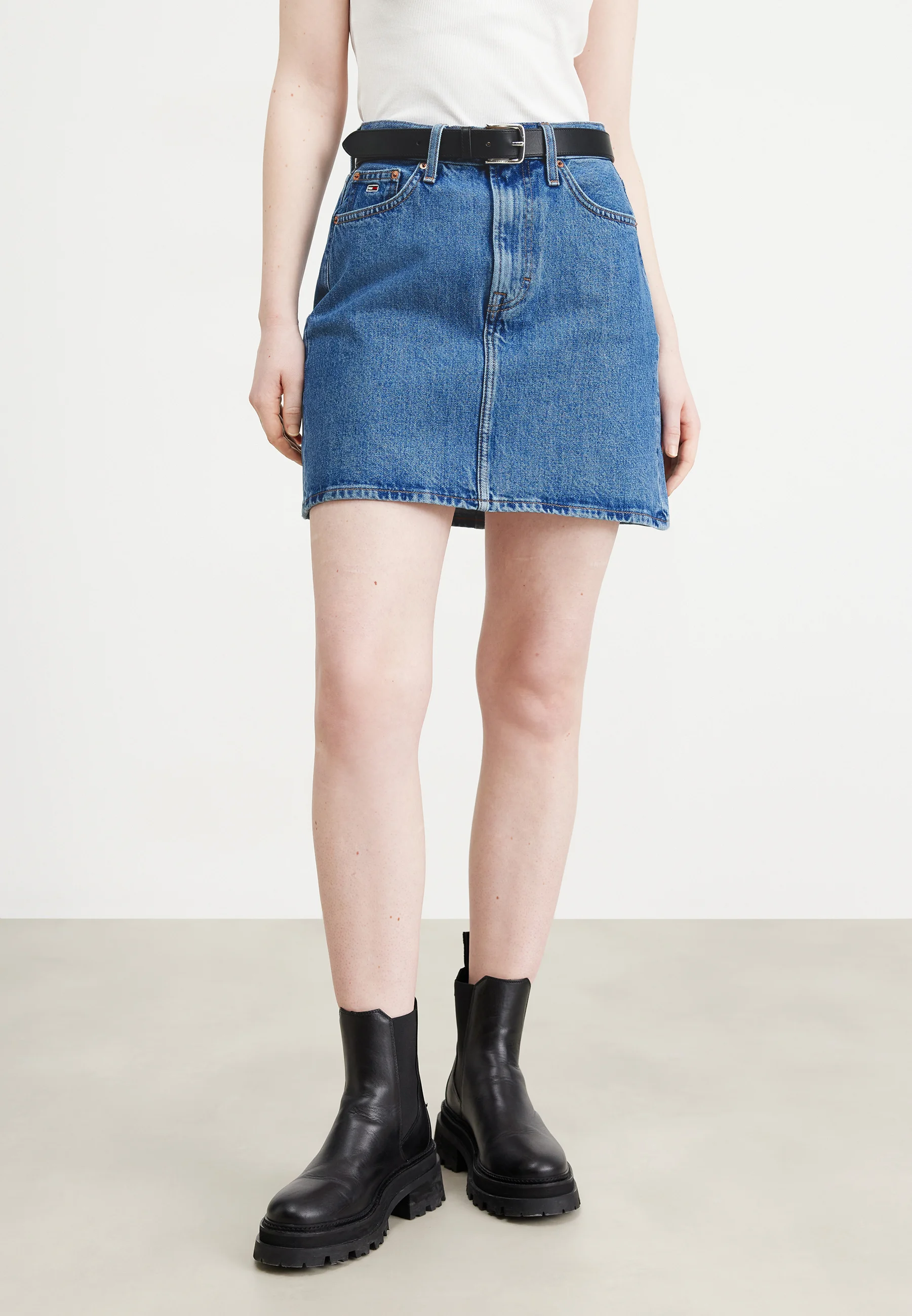 Tommy Jeans MOM SKIRT - Falda vaquera