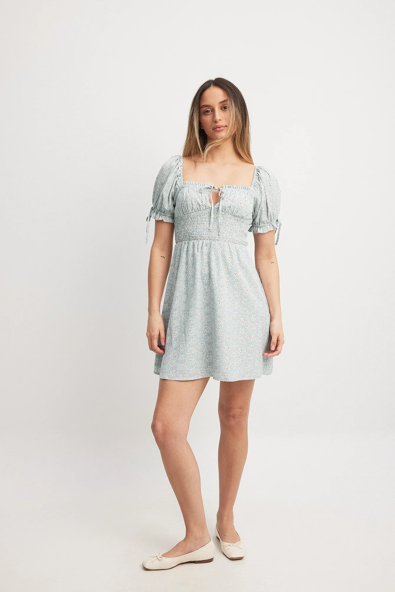 Minikleid mit Puffärmeln