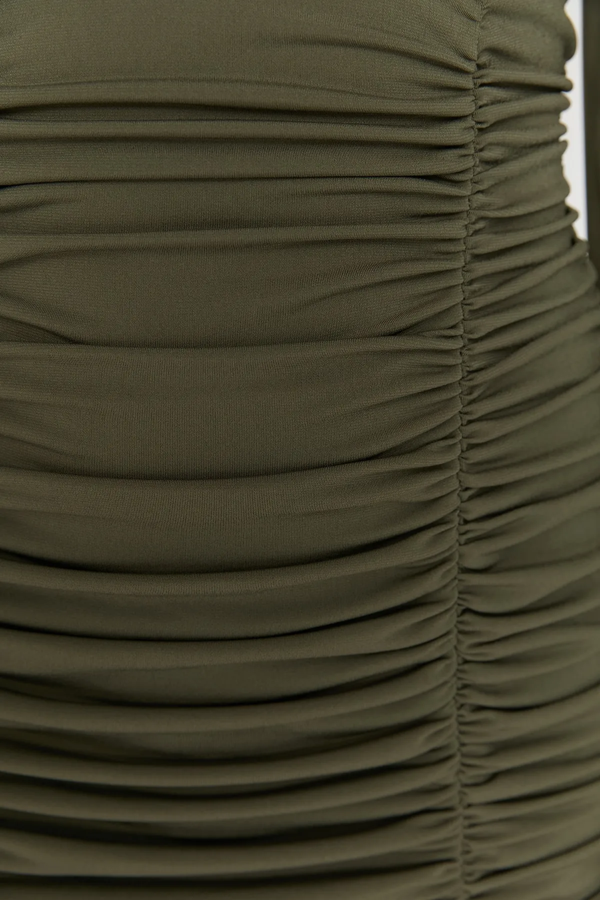 Trendyol Collection  Khakifarbenes, figurbetontes, gewebtes Minikleid mit V-Ausschnitt TWOAW23EL01044
