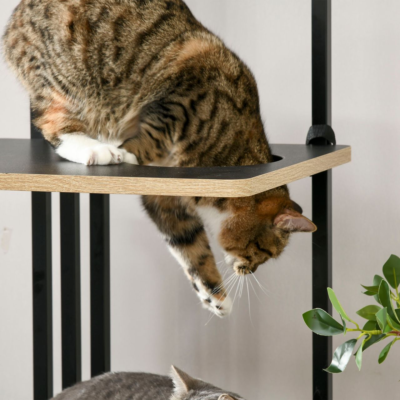 PawHut Katzenbaum 170 cm Kratzbaum mit Kissen Kletterbaum mit Kratzbrett Stahl