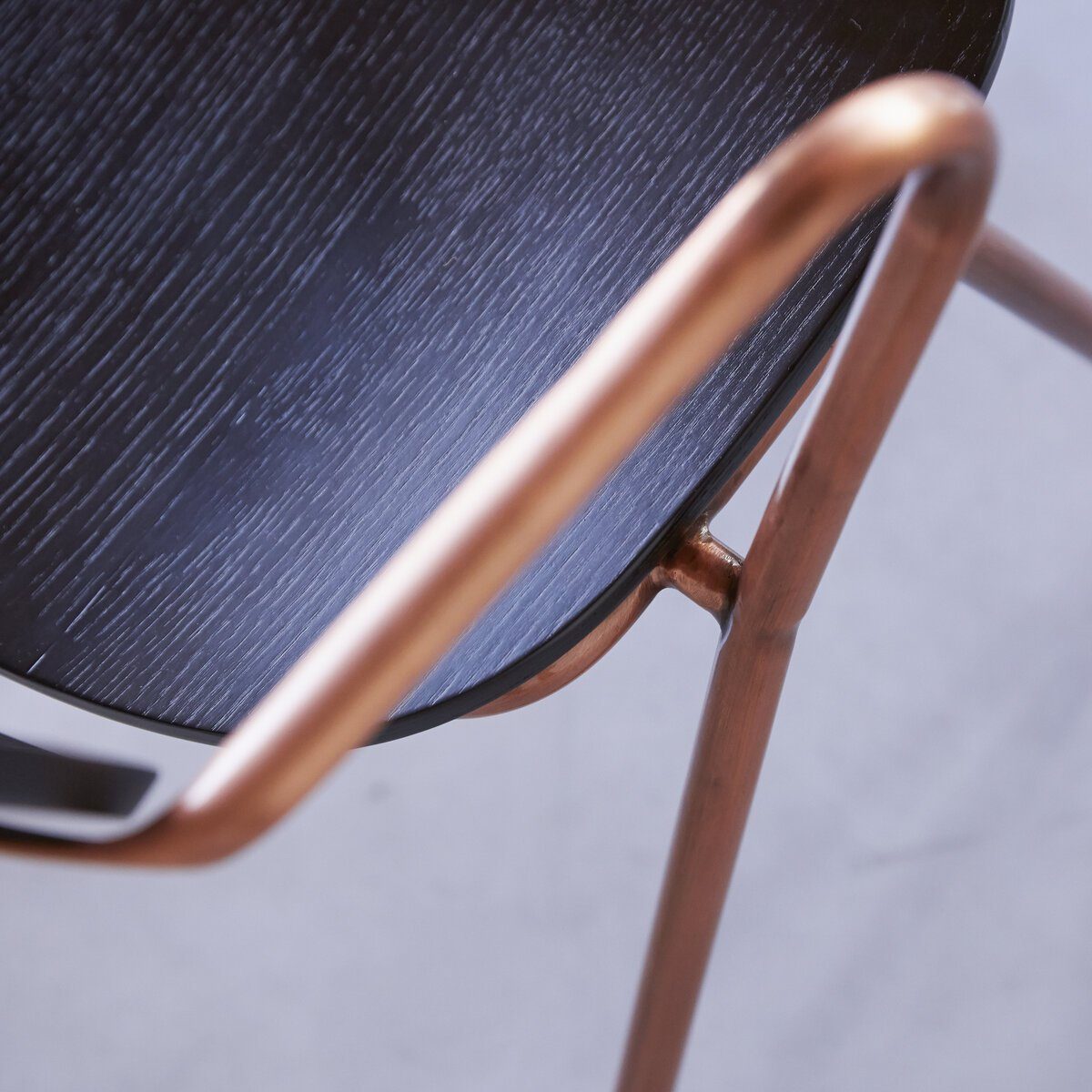 Tikamoon Esszimmerstuhl Stuhl aus Eiche und Metall copper
