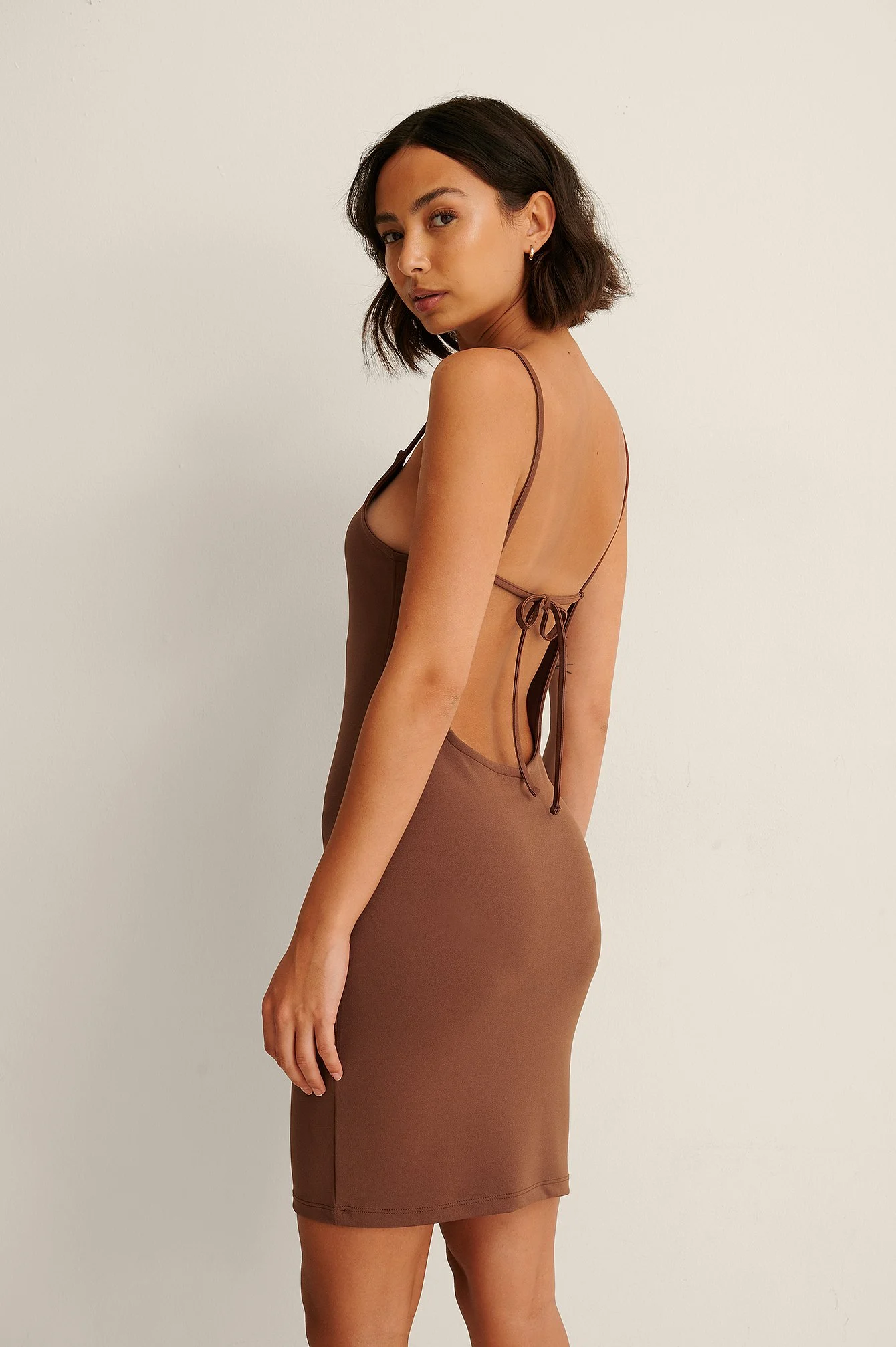 Minikleid mit Trägerdetail hinten