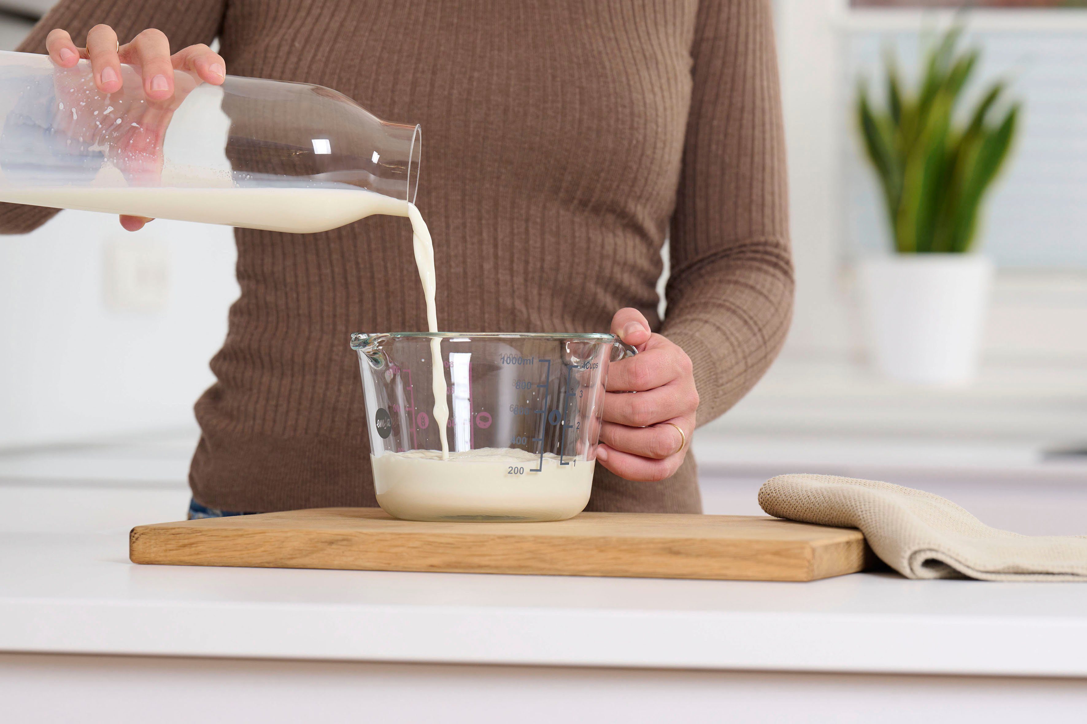 Emsa Messbecher K32361 Prep&Bake, Glas, doppelte Skalierung f. feste & flüssige Zutaten, Ausgießlippe, 1 L