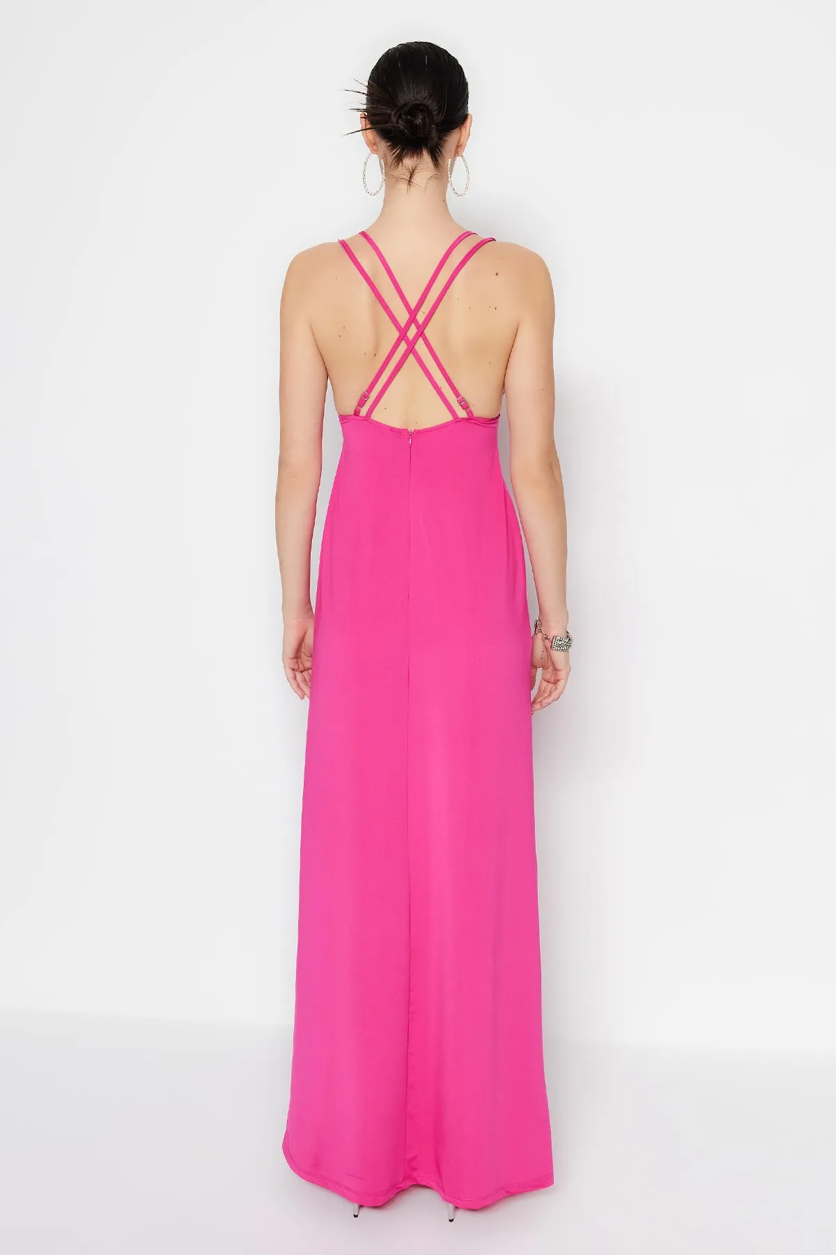 Trendyol Collection  Fuchsiafarbenes, gefüttertes, langes Abendkleid aus Strick TPRSS23AE00011