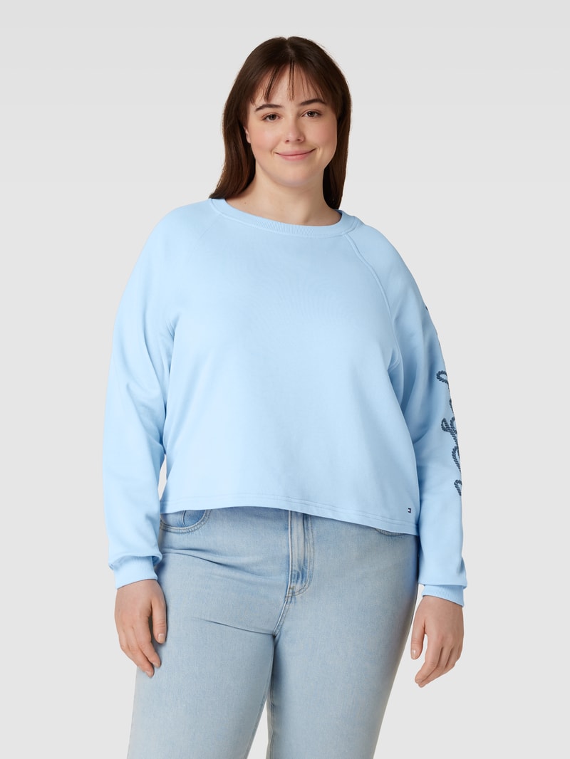 PLUS SIZE Sweatshirt mit Label-Details in ozean blau