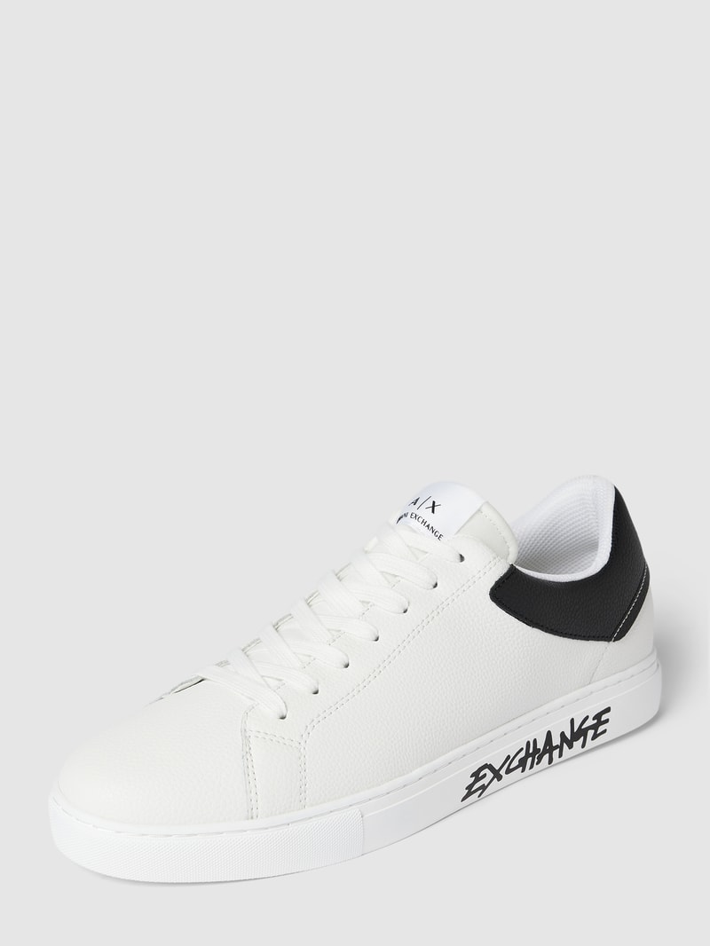 Sneaker mit Label-Details in weiß