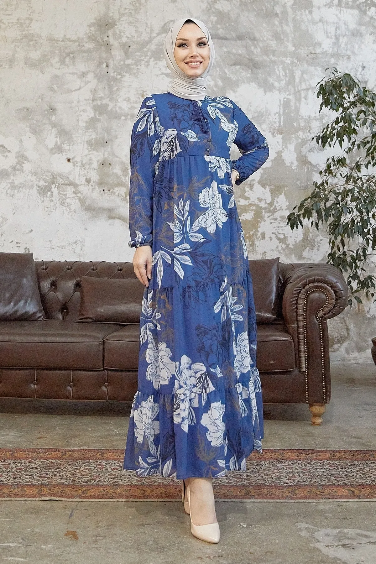 InStyle  Jalya Chiffonkleid mit geknöpftem Kragen und Schnürung – Indigo