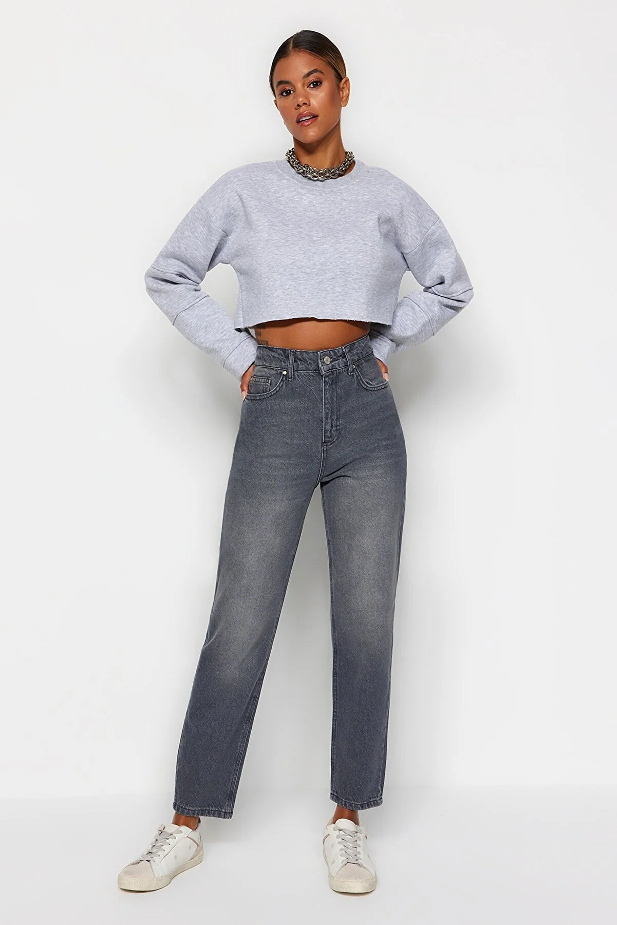 Trendyol Collection  Graue Mom-Jeans mit hoher Taille TWOAW24JE00076