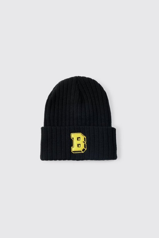 Gerippte Beanie mit B-Aufnäher