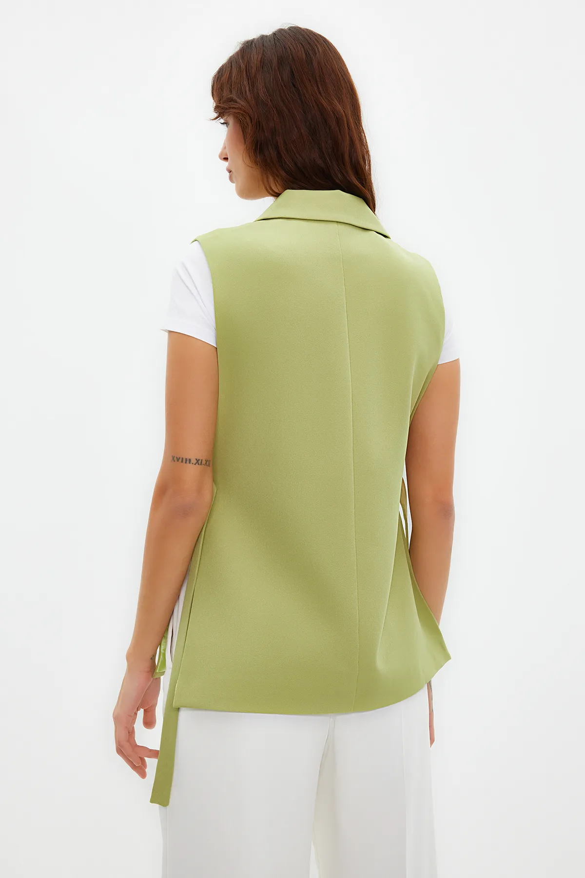 Trendyol Collection  Hellkhakifarbene, taillierte Webweste TWOAW23YE00032