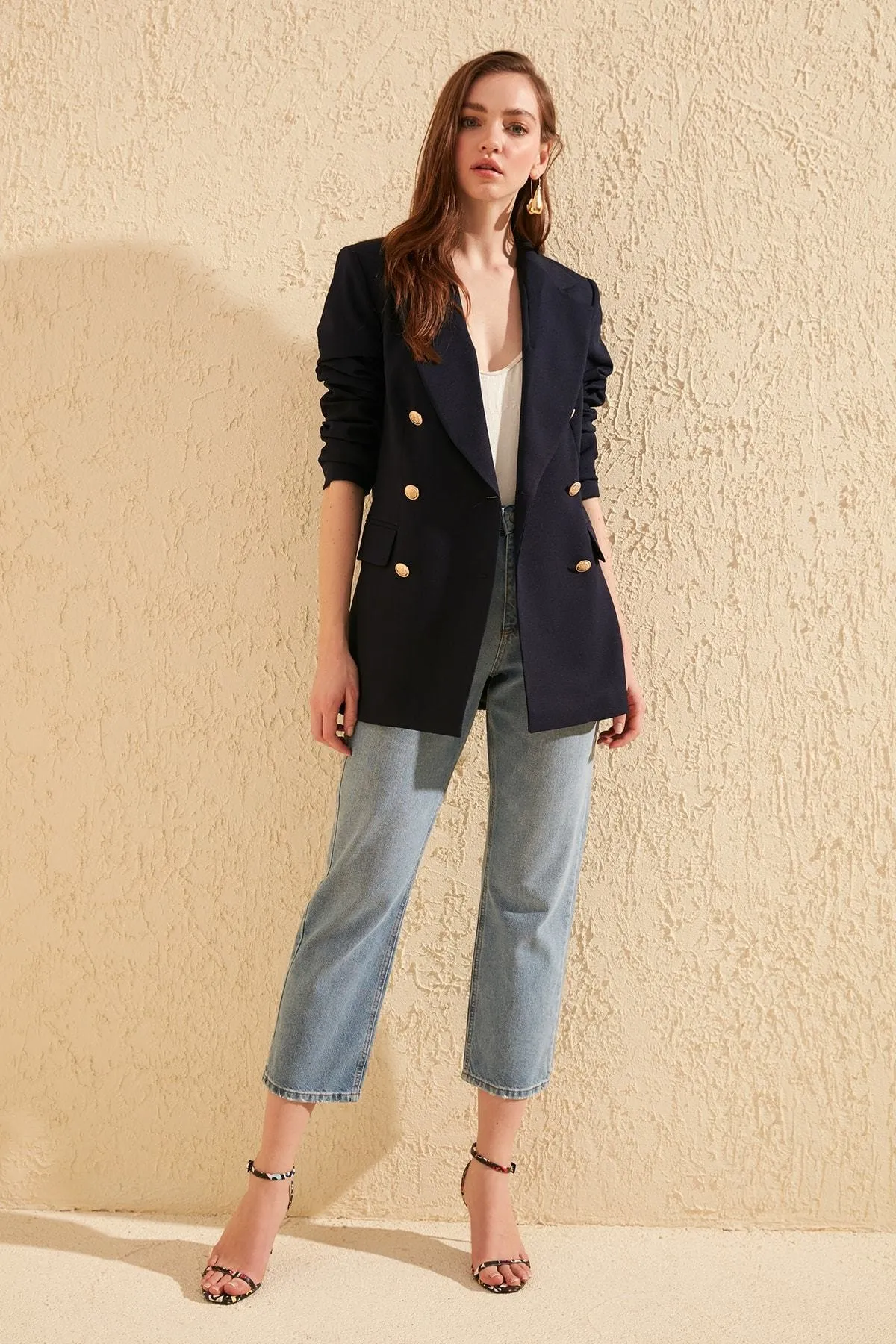 Trendyol Collection  Marineblauer, übergroßer, gefütterter, zweireihiger Blazer aus Webstoff mit Verschluss TWOSS20CE0024