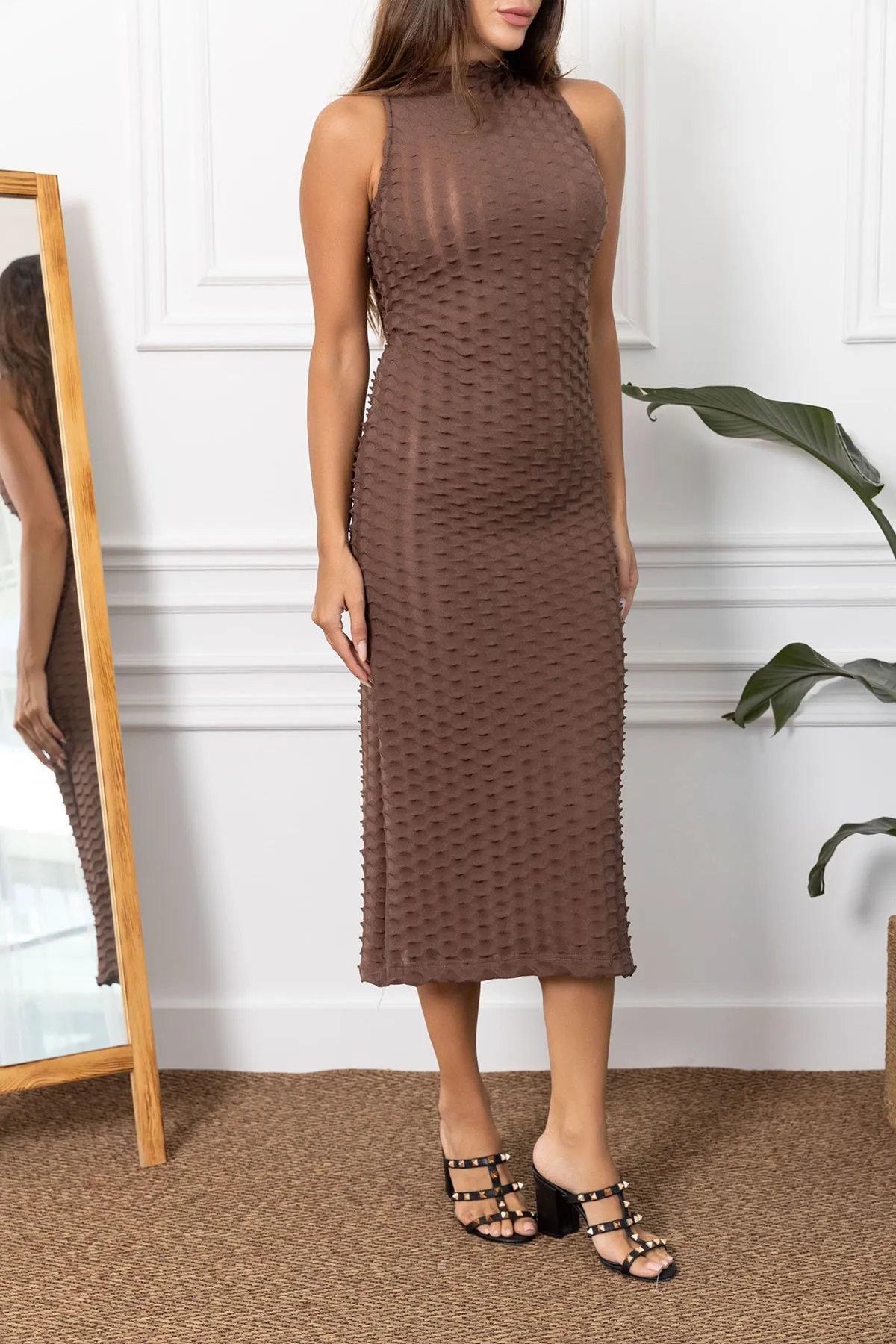 armonika  Braunes Bleistiftkleid für Damen mit Rückenschlitz und Neckholder-Kragen ARM-23Y001103