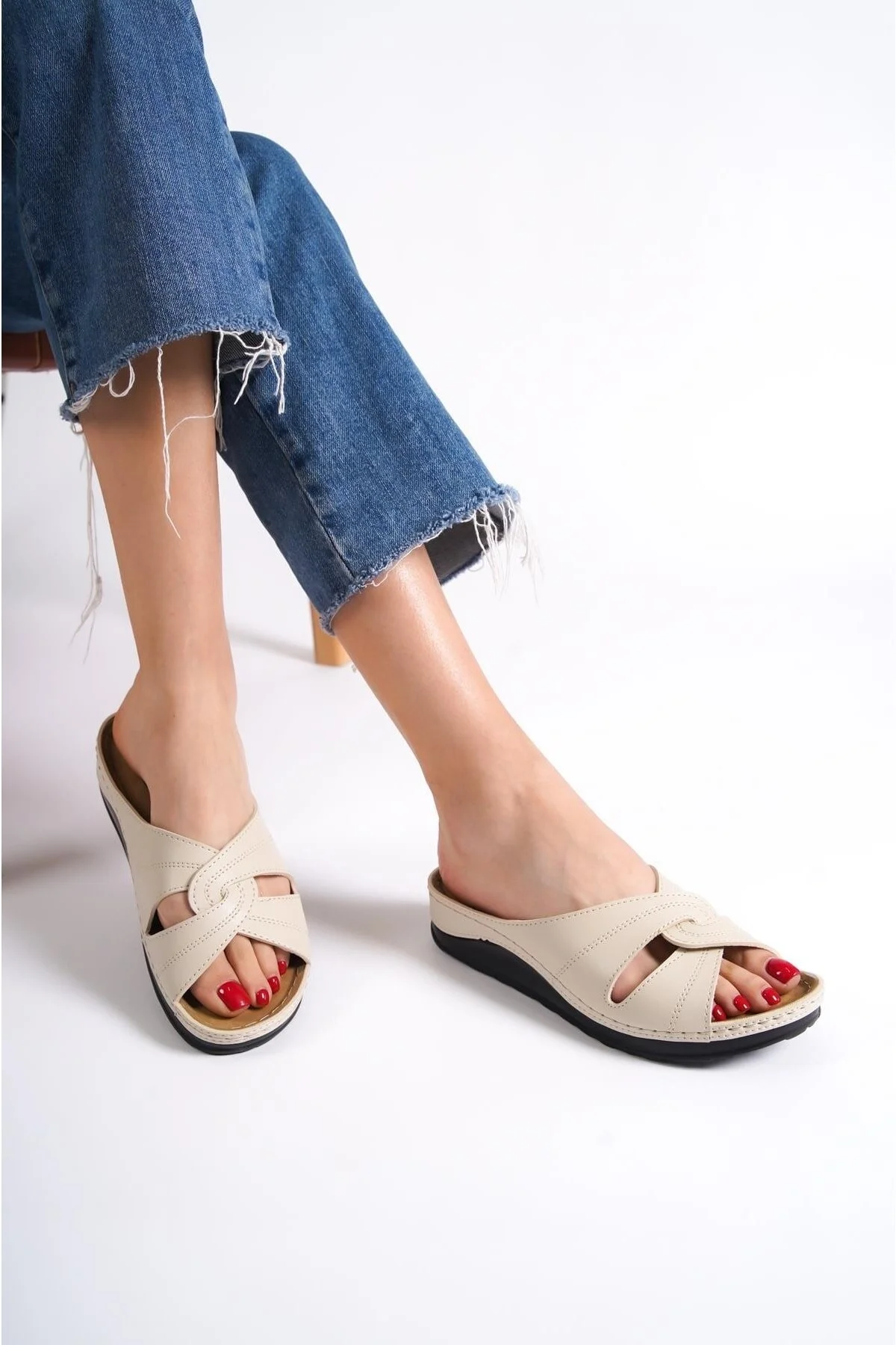 Capone Outfitters  Anatomisch weiche, bequeme Mutterhausschuhe mit Keilabsatz