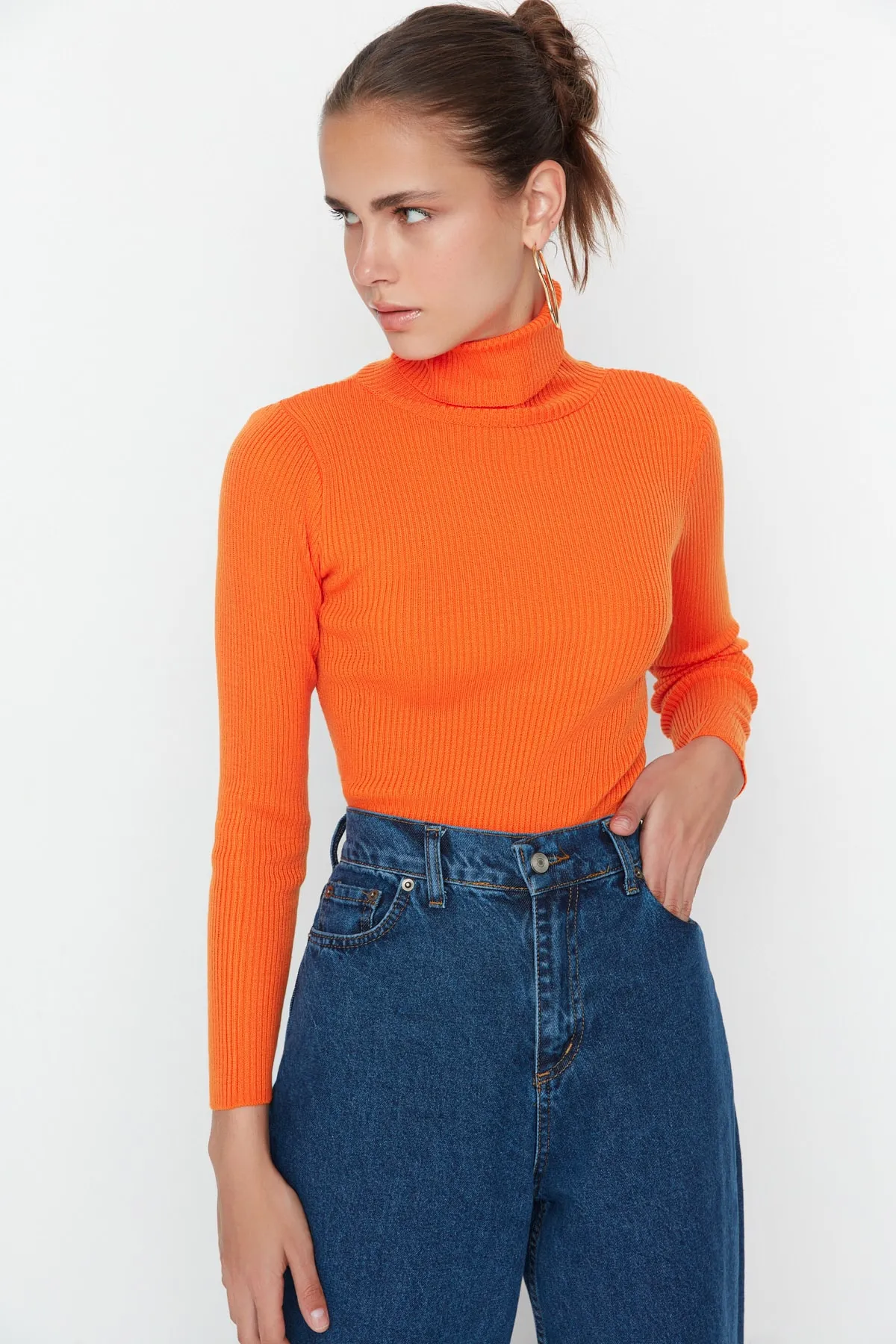 Trendyol Collection  Orangefarbener Basic-Rollkragenpullover TWOAW21KZ1279